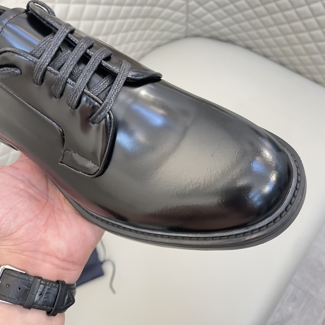 Precio de venta: P290 Calidad de gama altaMarca: Prad* "Prada*" Zapatos de pielTalla: 38-44 (45,46 d