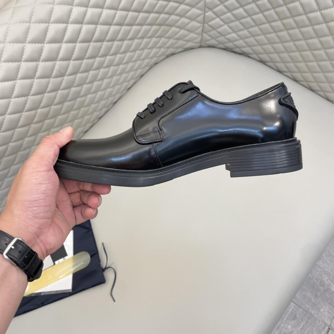 Precio de venta: P290 Calidad de gama altaMarca: Prad* "Prada*" Zapatos de pielTalla: 38-44 (45,46 d