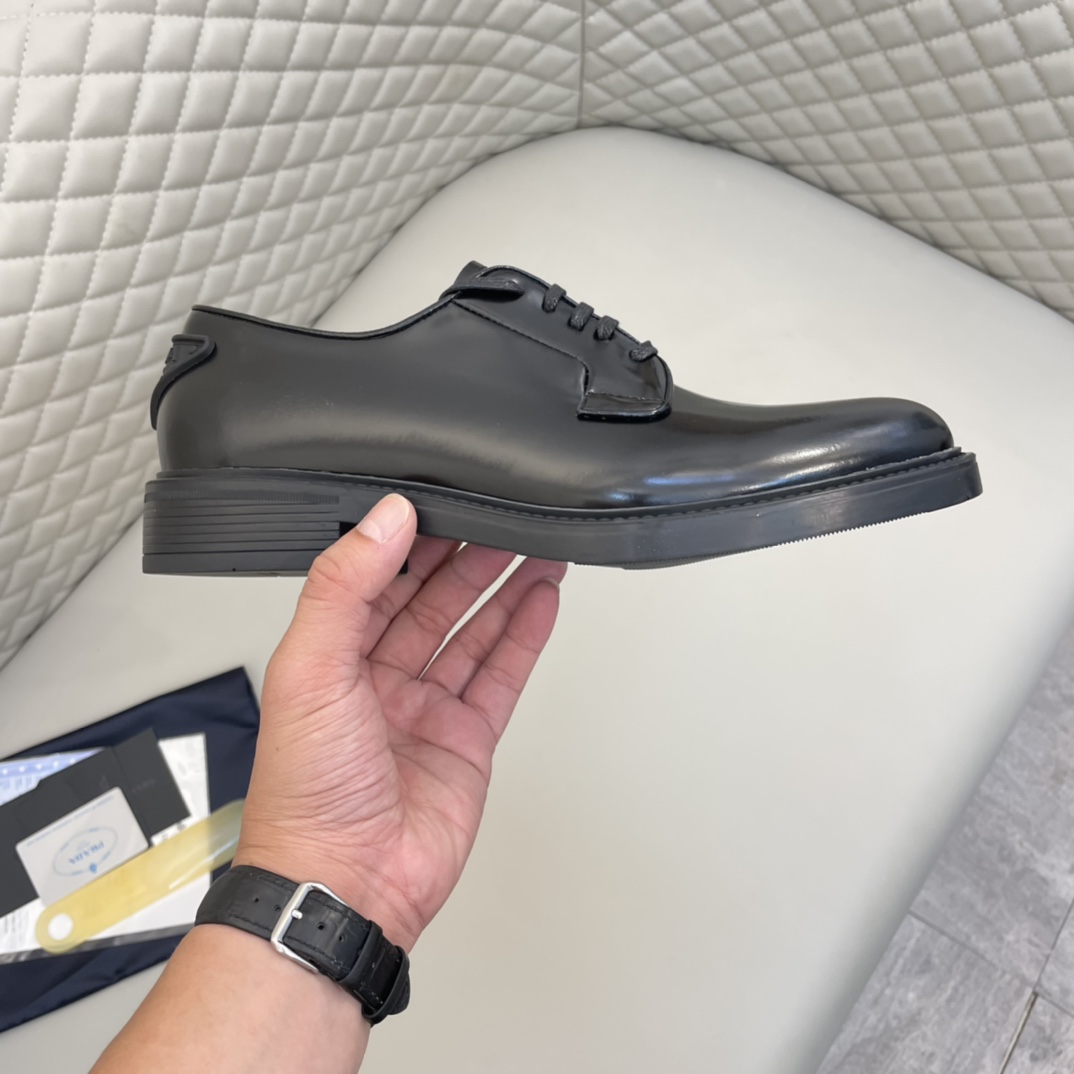 Precio de venta: P290 Calidad de gama altaMarca: Prad* "Prada*" Zapatos de pielTalla: 38-44 (45,46 d