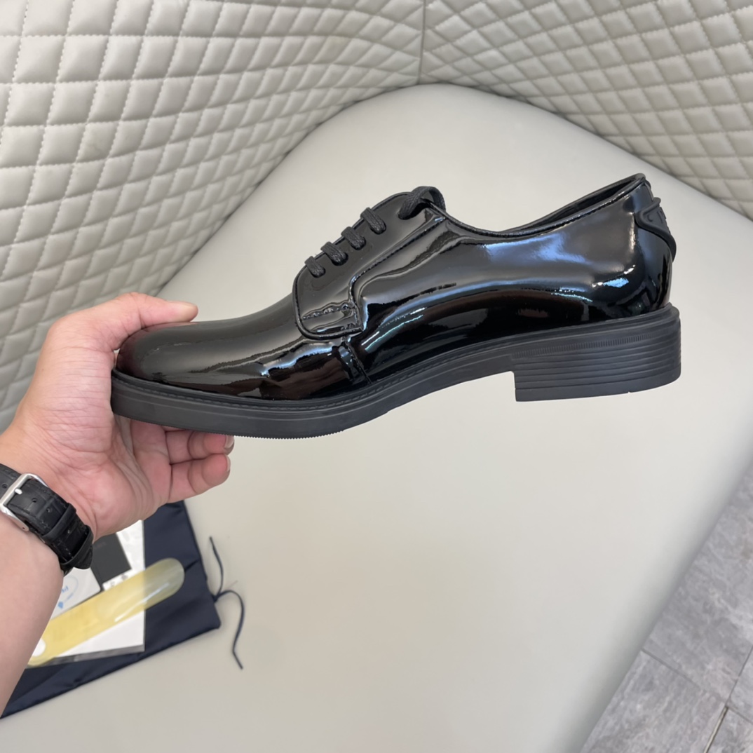 Precio de venta: P290 Calidad de gama altaMarca: Prad* "Prada*" Zapatos de cueroTalla: 38-44 (45,46 