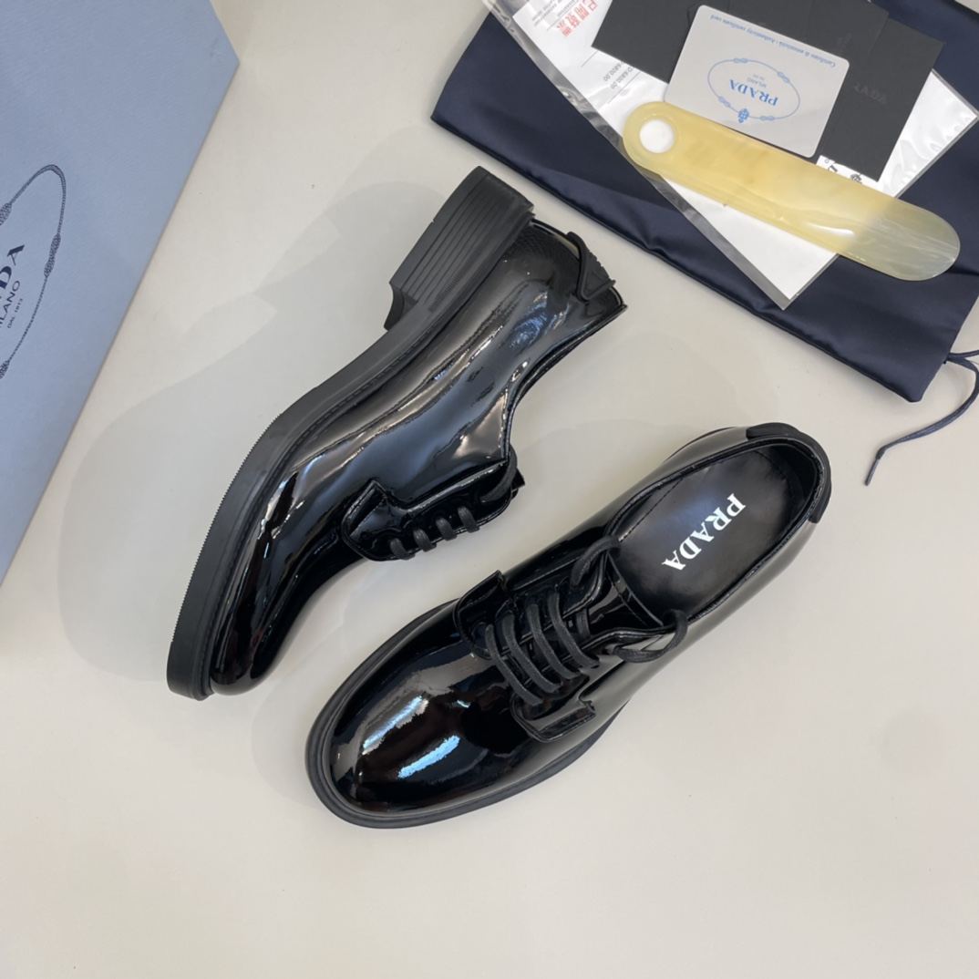 Precio de venta: P290 Calidad de gama altaMarca: Prad* "Prada*" Zapatos de cueroTalla: 38-44 (45,46 