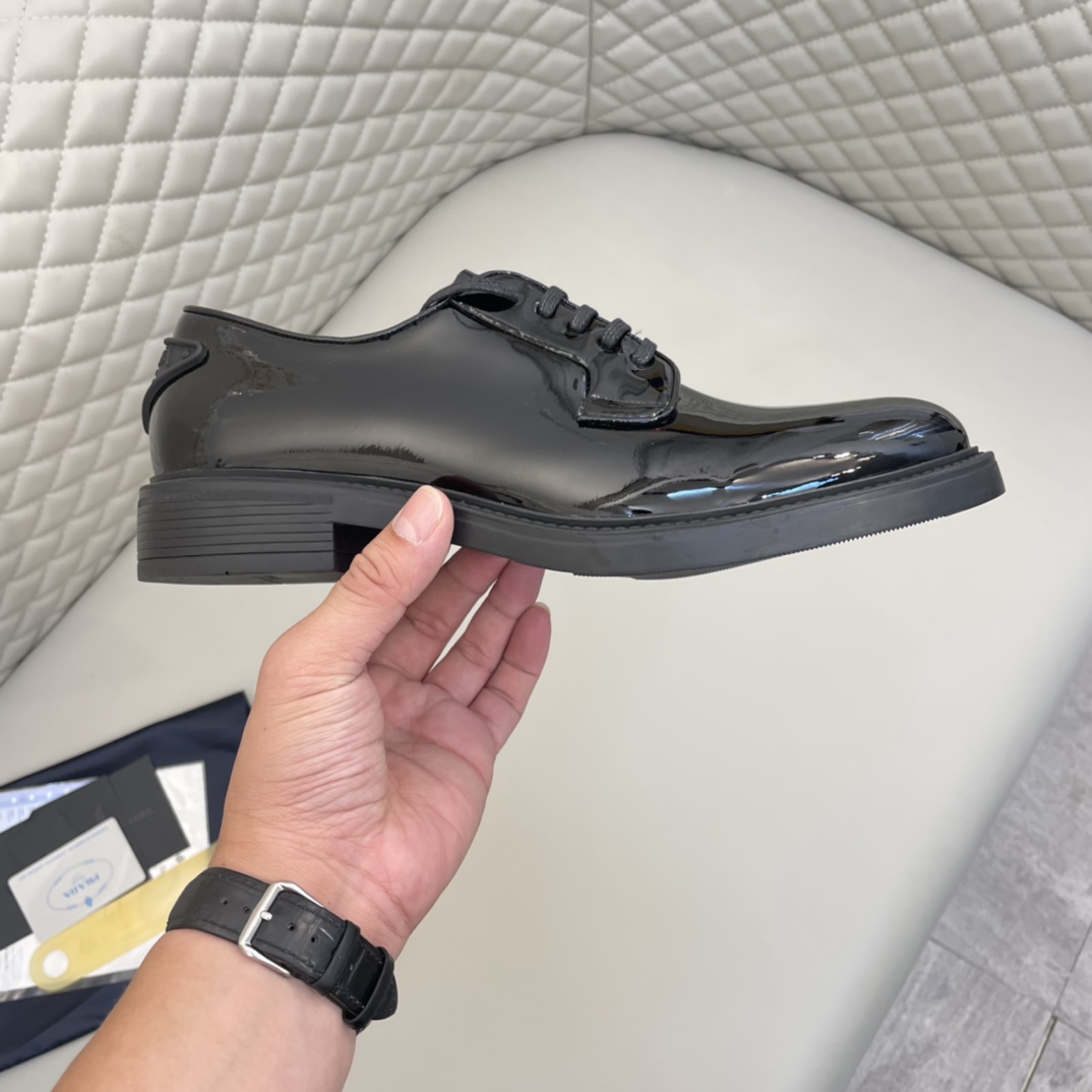 Precio de venta: P290 Calidad de gama altaMarca: Prad* "Prada*" Zapatos de cueroTalla: 38-44 (45,46 