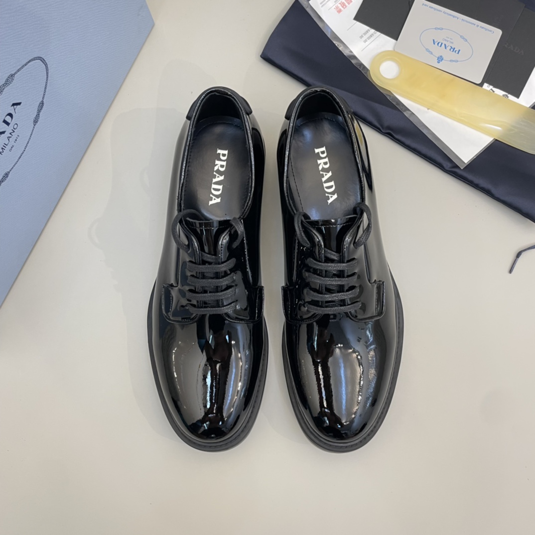 Precio de venta: P290 Calidad de gama altaMarca: Prad* "Prada*" Zapatos de cueroTalla: 38-44 (45,46 