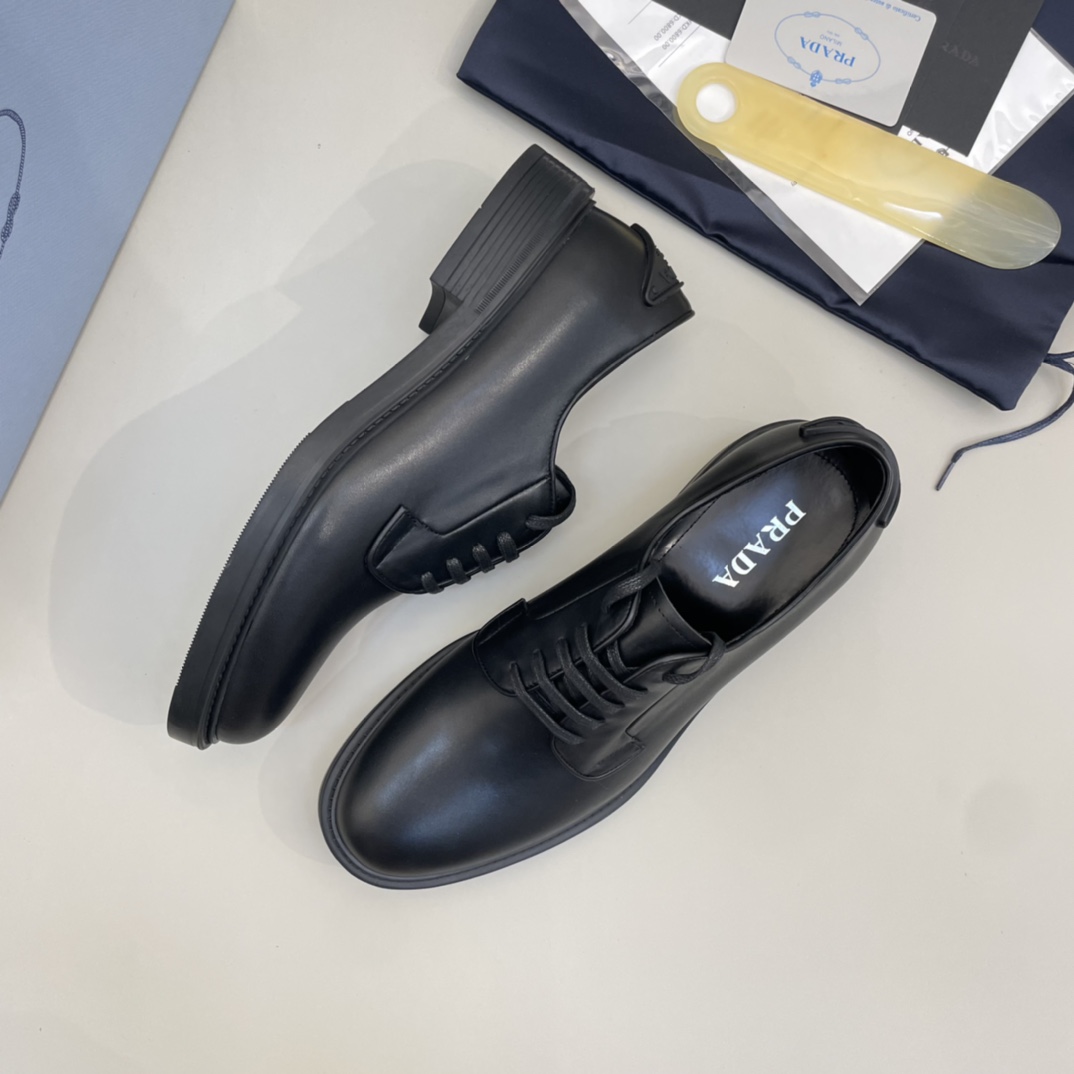 Precio de venta: P290 Calidad de gama altaMarca: Prad* "Prada*" Zapatos de pielTalla: 38-44 (45,46 d
