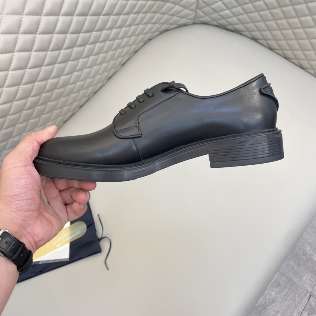 Precio de venta: P290 Calidad de gama altaMarca: Prad* "Prada*" Zapatos de pielTalla: 38-44 (45,46 d