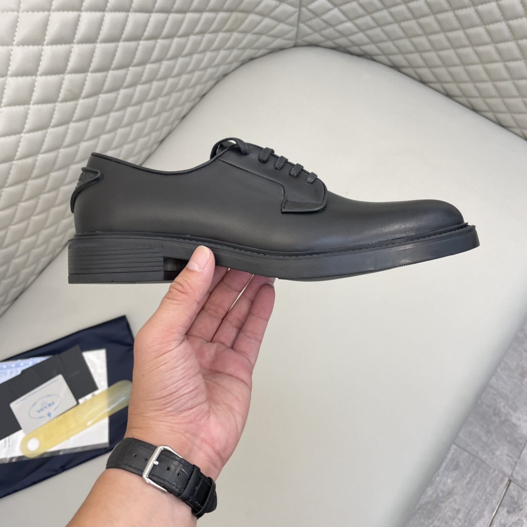 Precio de venta: P290 Calidad de gama altaMarca: Prad* "Prada*" Zapatos de pielTalla: 38-44 (45,46 d