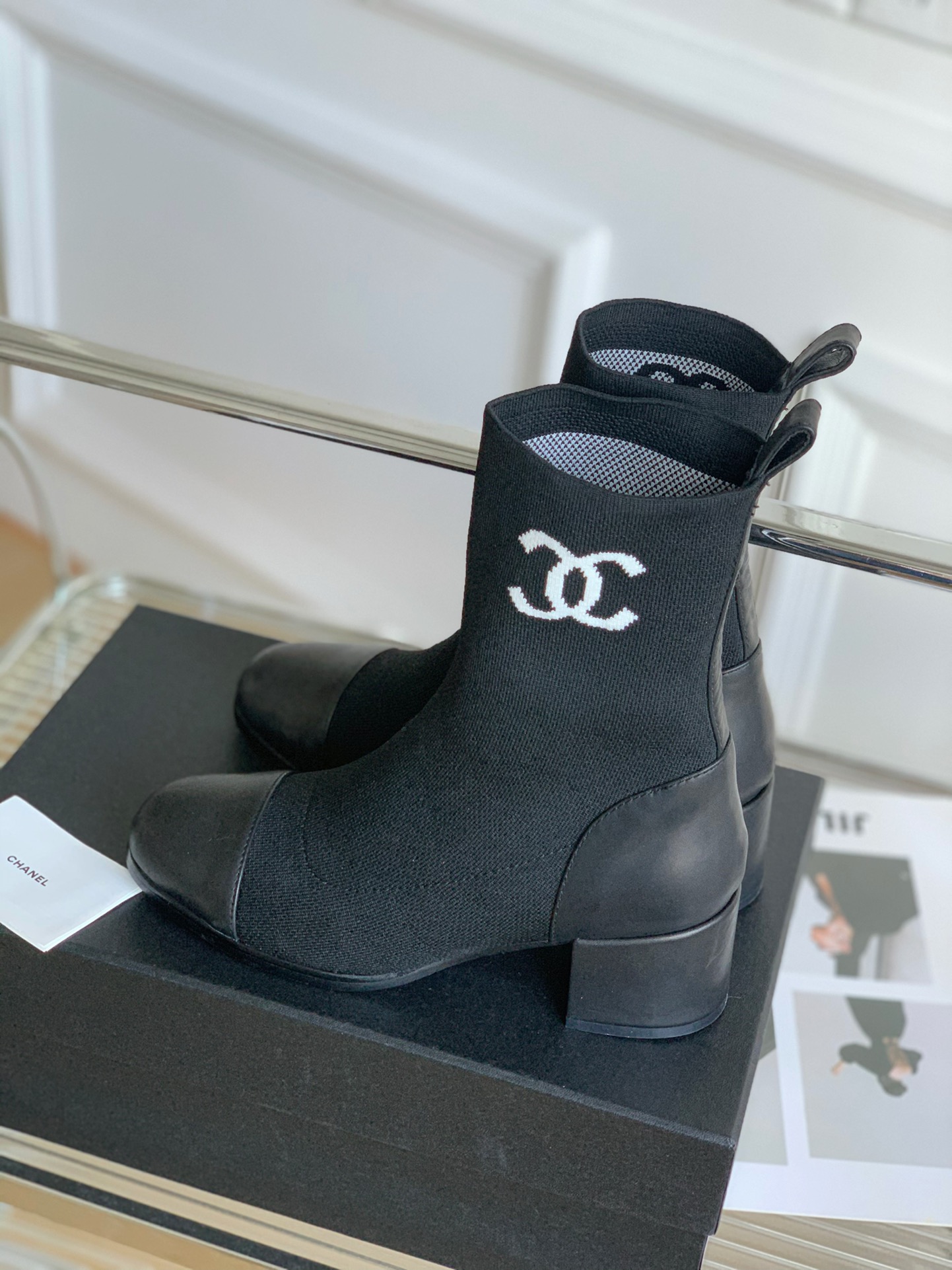 Chanel23S秋冬新品双C粗跟袜