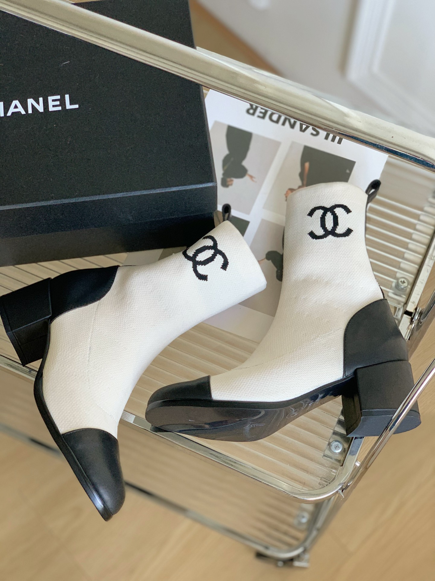 Chanel23S秋冬新品双C粗跟袜