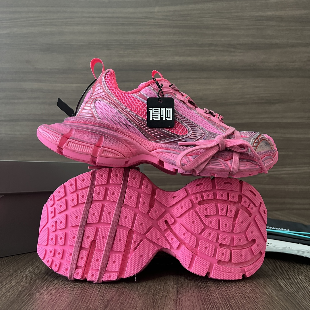 Balenciaga Balenciaga Phantom Sneaker 巴黎世家全新做旧十代玫红潮流跑鞋 在延续 Track Trainer 户外轮廓和复杂鞋面结构的同时