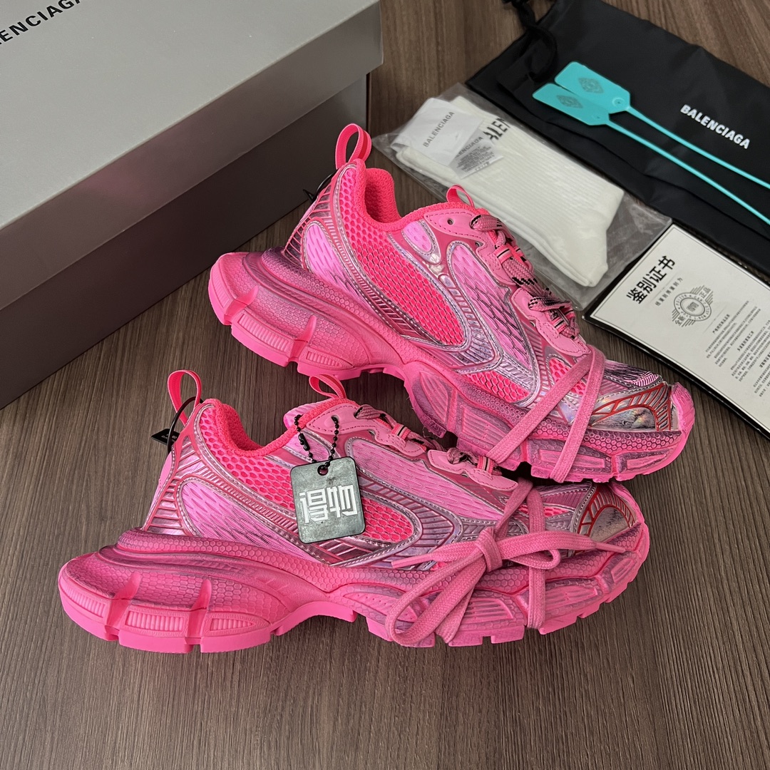 Balenciaga Balenciaga Phantom Sneaker 巴黎世家全新做旧十代玫红潮流跑鞋 在延续 Track Trainer 户外轮廓和复杂鞋面结构的同时