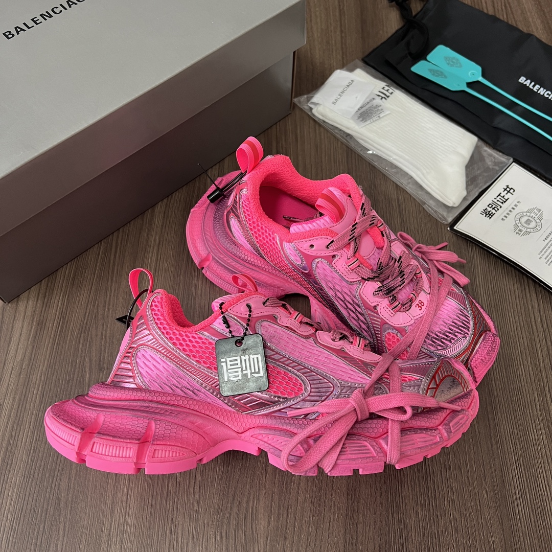 Balenciaga Balenciaga Phantom Sneaker 巴黎世家全新做旧十代玫红潮流跑鞋 在延续 Track Trainer 户外轮廓和复杂鞋面结构的同时