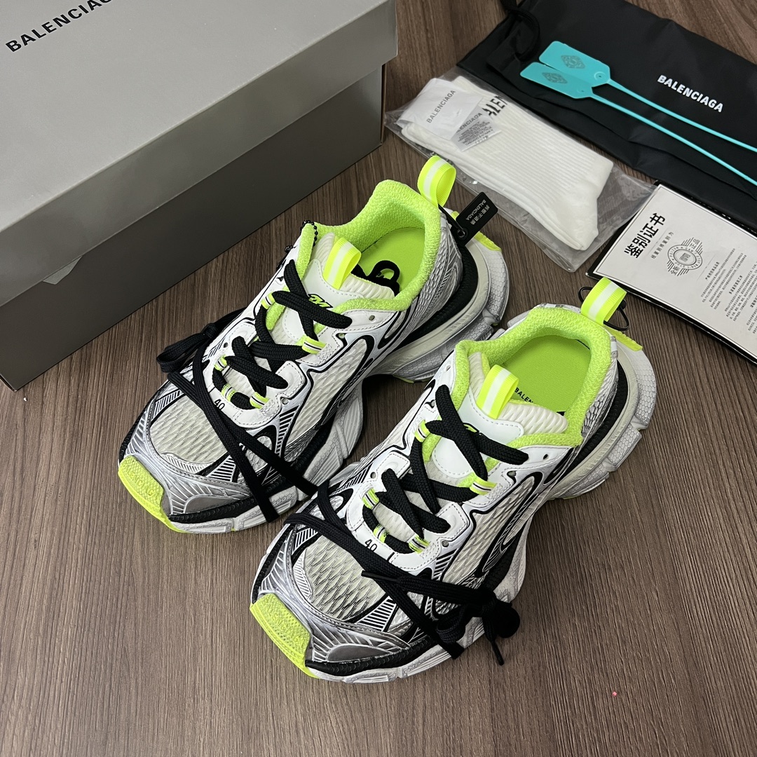 Balenciaga Balenciaga Phantom Sneaker 巴黎世家全新做旧十代白荧光潮流跑鞋 在延续 Track Trainer 户外轮廓和复杂鞋面结构的同时
