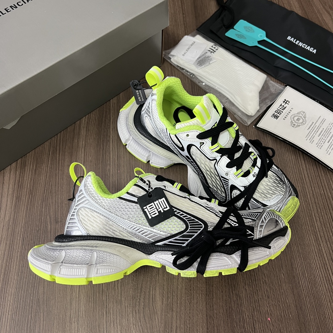 Balenciaga Balenciaga Phantom Sneaker 巴黎世家全新做旧十代白荧光潮流跑鞋 在延续 Track Trainer 户外轮廓和复杂鞋面结构的同时