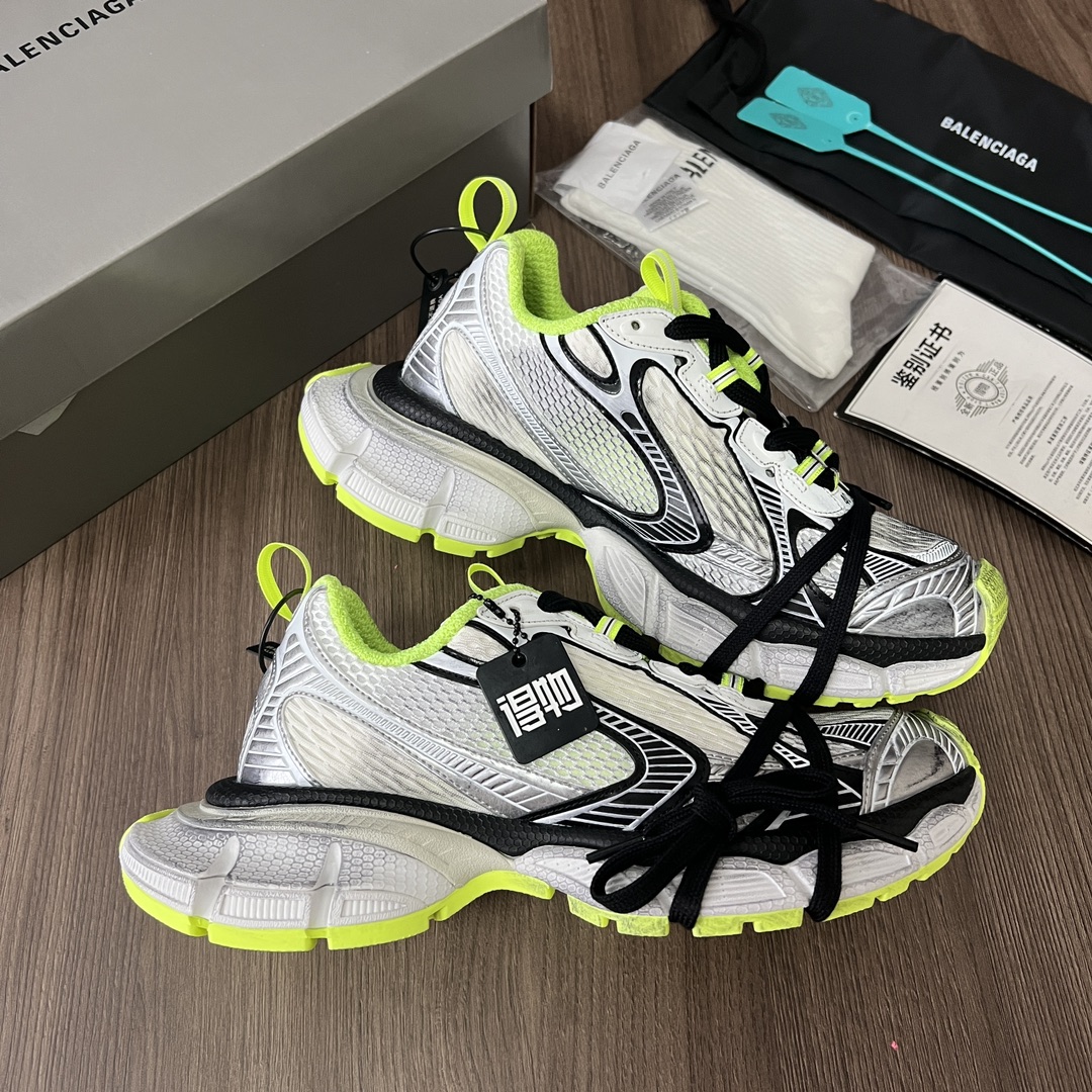 Balenciaga Balenciaga Phantom Sneaker 巴黎世家全新做旧十代白荧光潮流跑鞋 在延续 Track Trainer 户外轮廓和复杂鞋面结构的同时