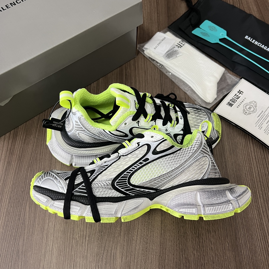 Balenciaga Balenciaga Phantom Sneaker 巴黎世家全新做旧十代白荧光潮流跑鞋 在延续 Track Trainer 户外轮廓和复杂鞋面结构的同时