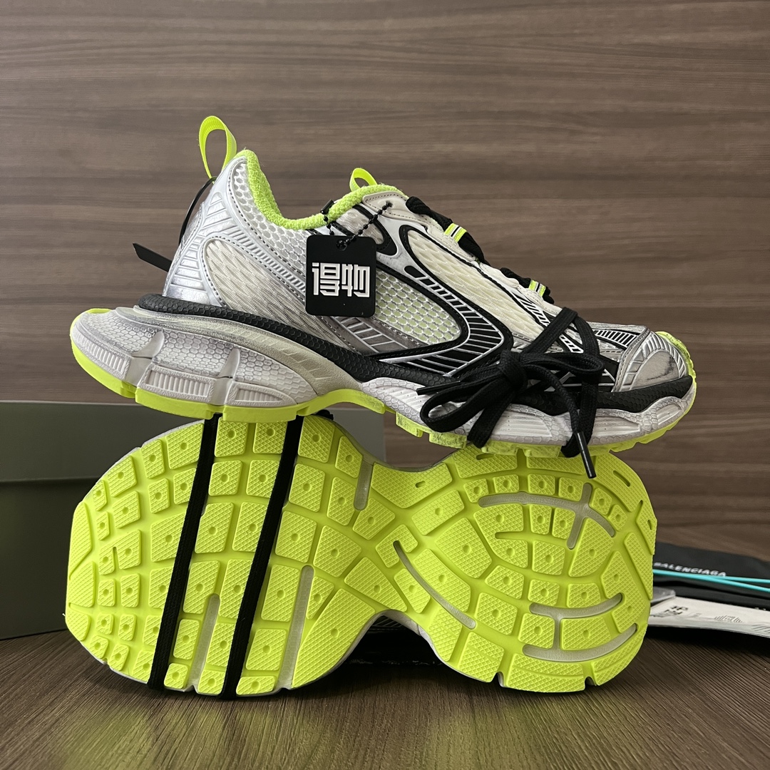 Balenciaga Balenciaga Phantom Sneaker 巴黎世家全新做旧十代白荧光潮流跑鞋 在延续 Track Trainer 户外轮廓和复杂鞋面结构的同时