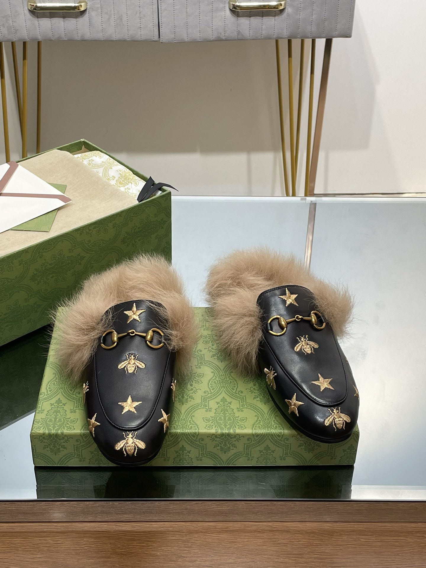 Gucci Princetown Leather Slipper with Horsebit - Luxurious & Timeless 3 i1691490146 288 0