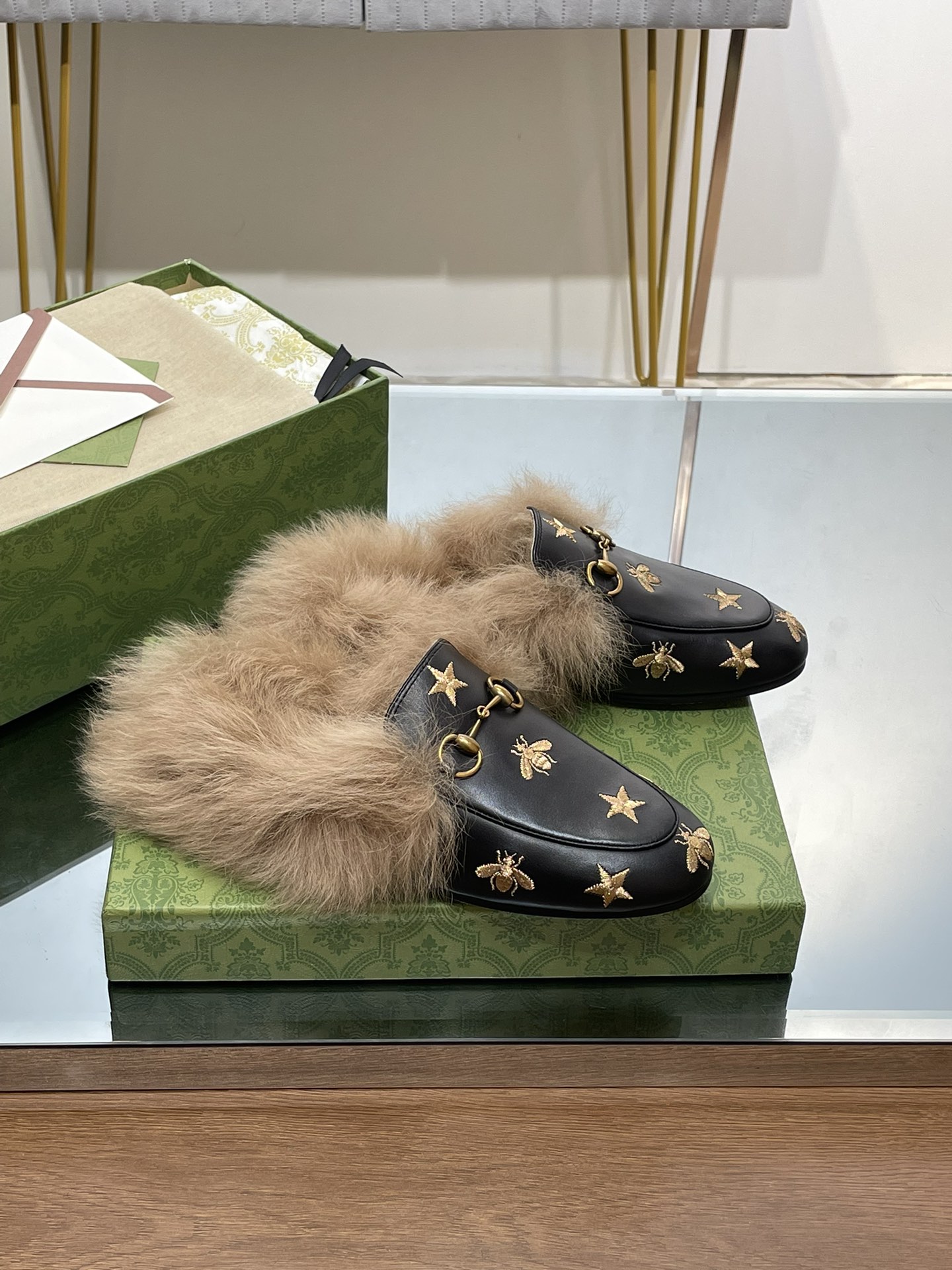 Gucci Princetown Leather Slipper with Horsebit - Luxurious & Timeless 5 i1691490146 7963 2