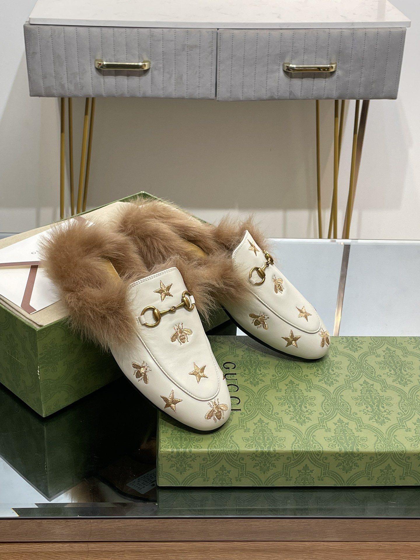 Gucci Princetown Leather Slipper with Horsebit - Luxurious Comfort 6 i1691490233 258 3