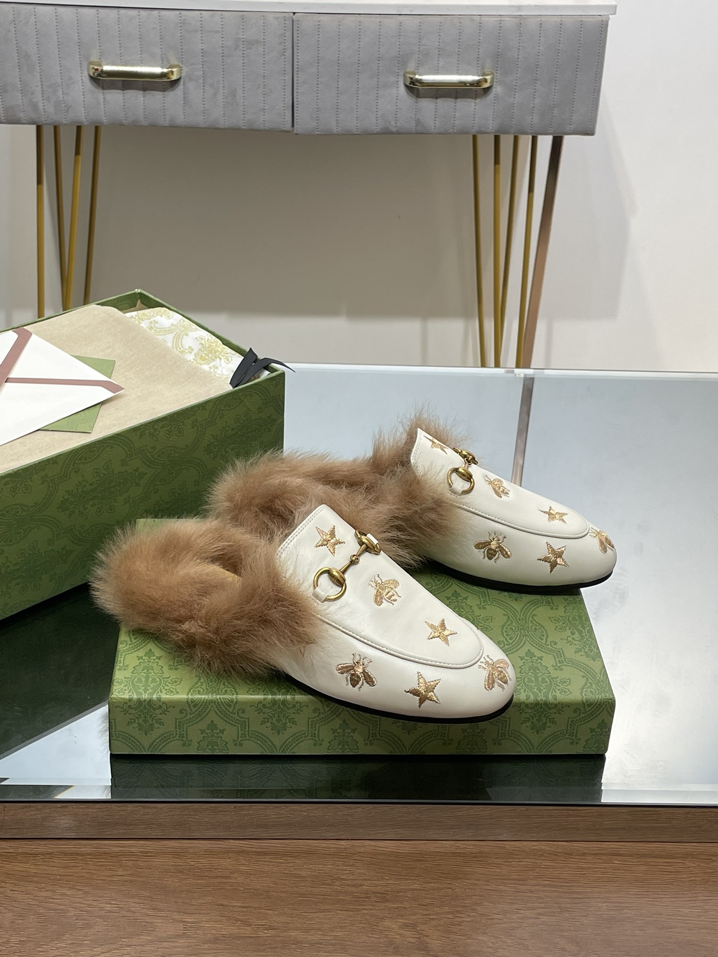Gucci Princetown Leather Slipper with Horsebit - Luxurious Comfort 5 i1691490233 8498 2