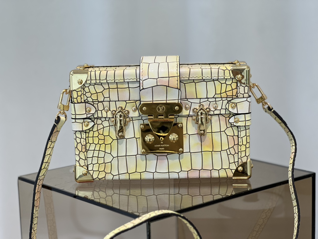 Nicolas Ghesquière reimagines Louis Vuitton’s classic hard trunk in the - Bag