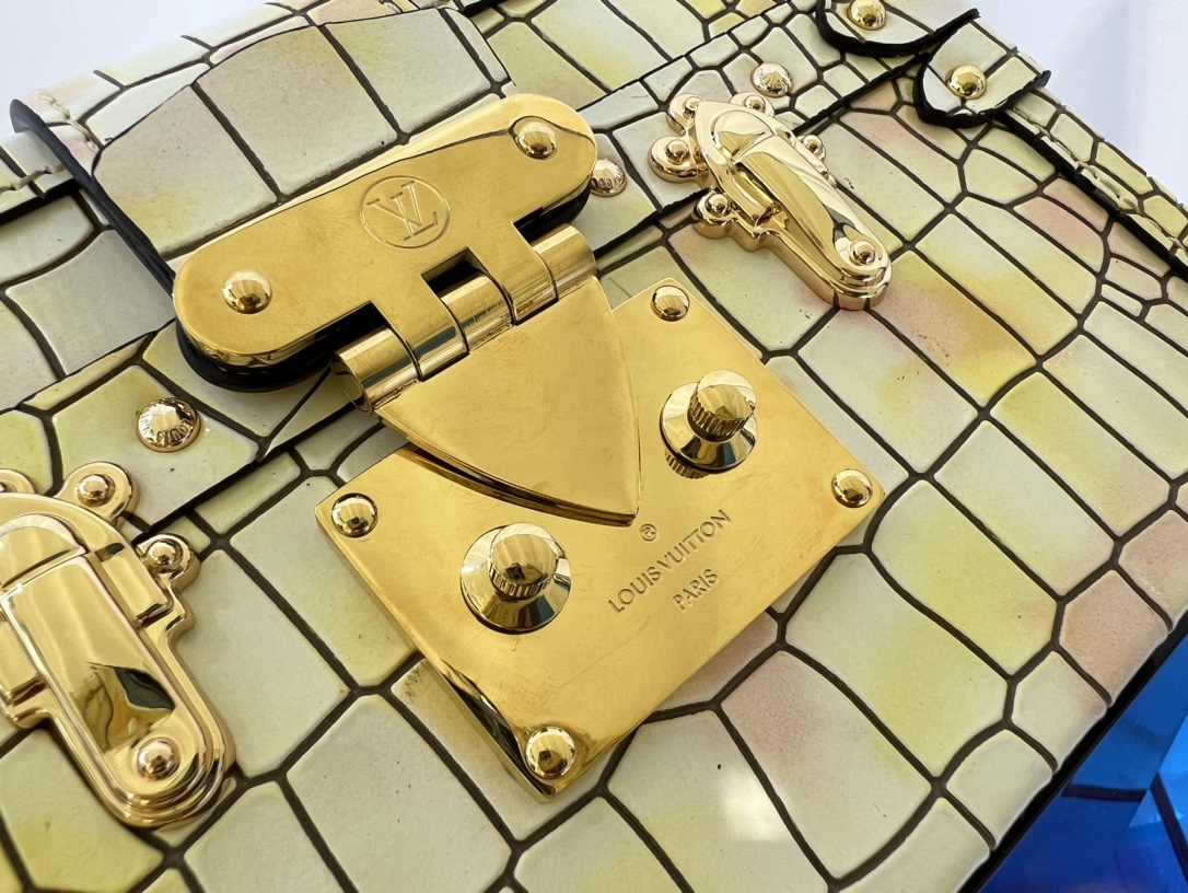 Nicolas Ghesquière reimagines Louis Vuitton’s classic hard trunk in the - Bag 6