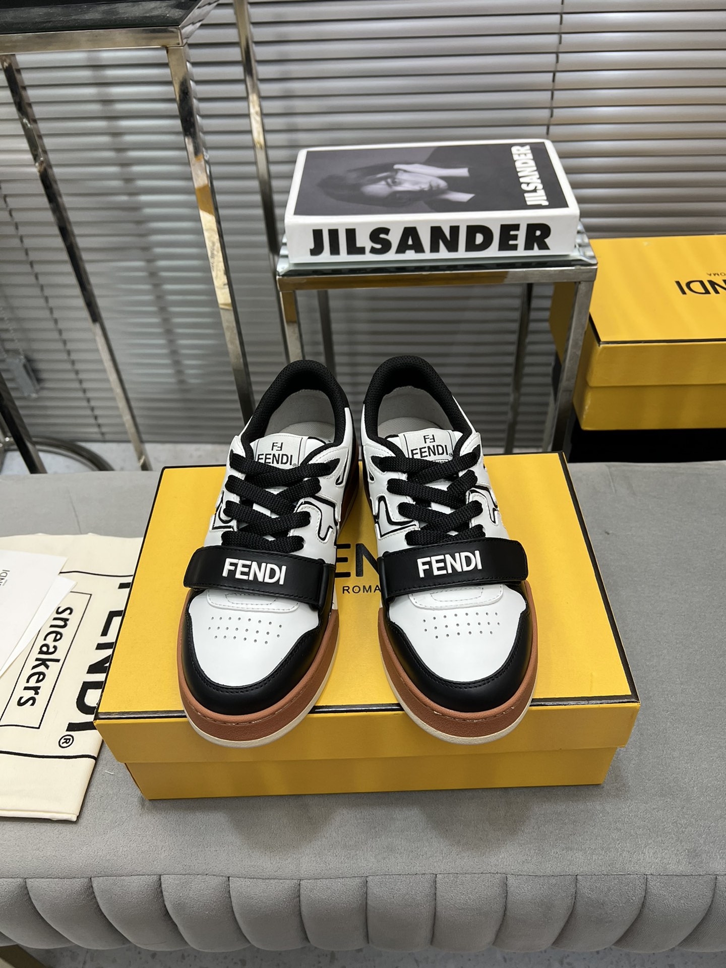 Fendi Zapatos Calzado informal Universal para hombres y mujeres Mujeres Hombres Piel de vaca Cuero Tpu Vintage Casual