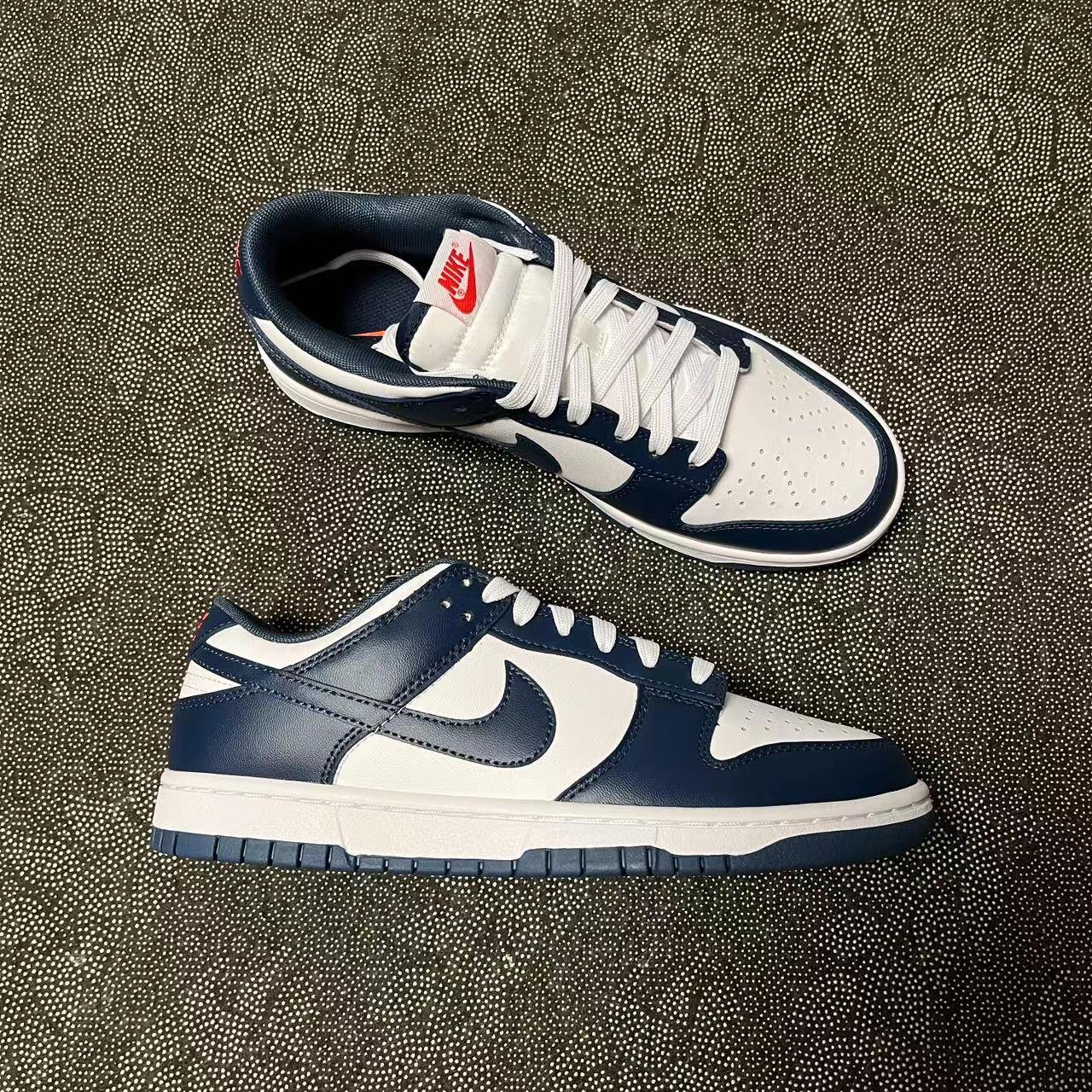 ? Nike Dunk Low Retro 