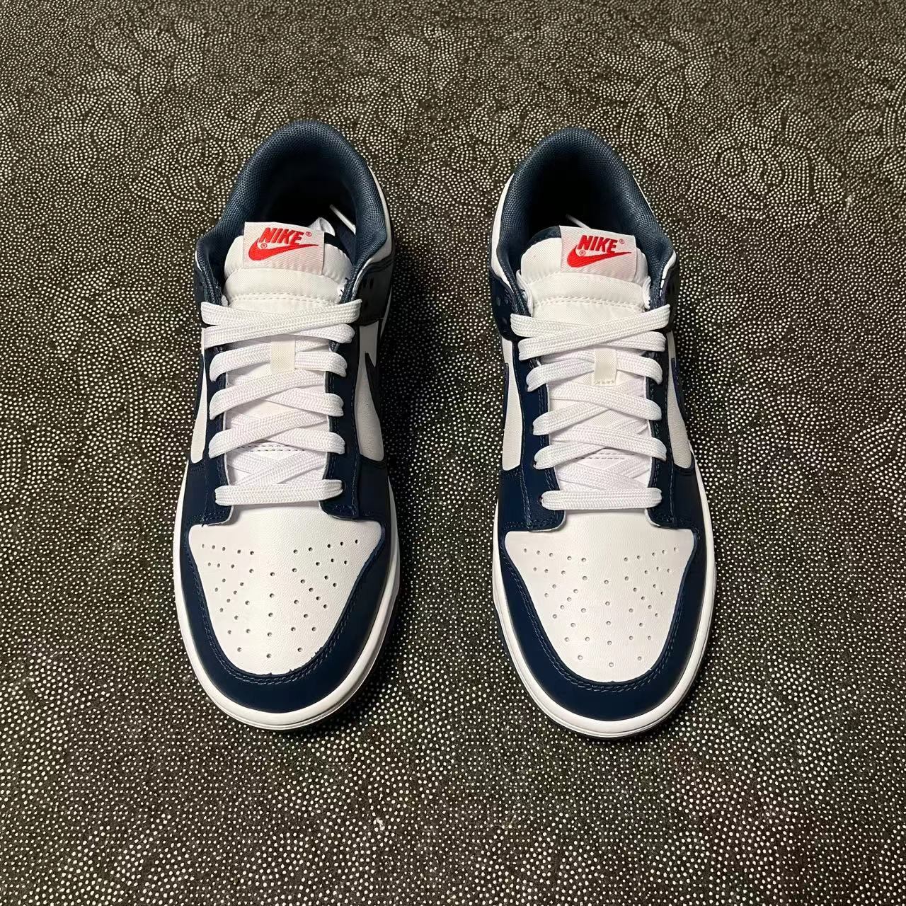 ? Nike Dunk Low Retro 