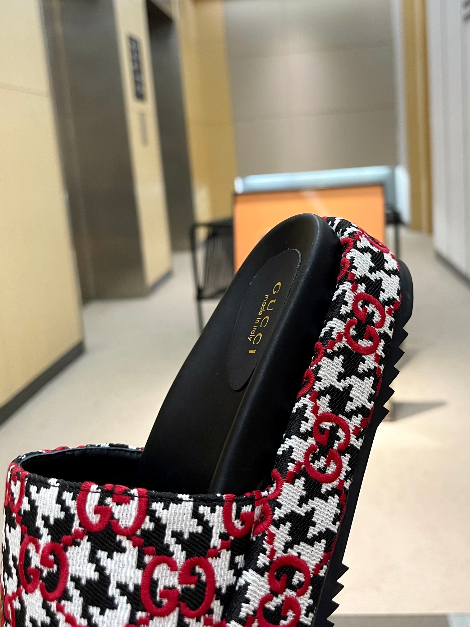 Gucci Gci Limited Edition Platform Slides, Houndstooth Pattern, Comfortable 6 a1691585111863 8146