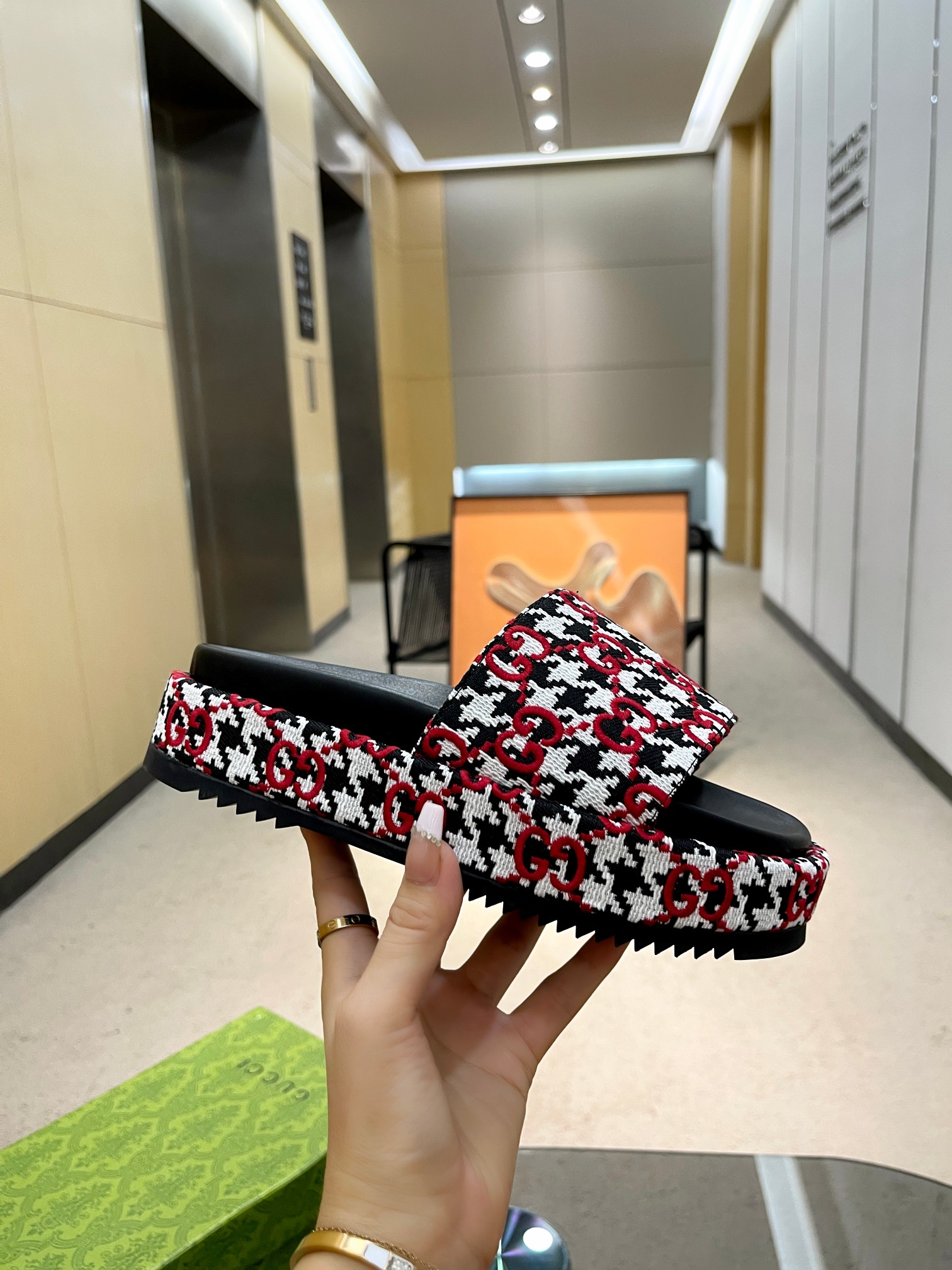 Gucci Gci Limited Edition Platform Slides, Houndstooth Pattern, Comfortable 8 a1691585112475 1163