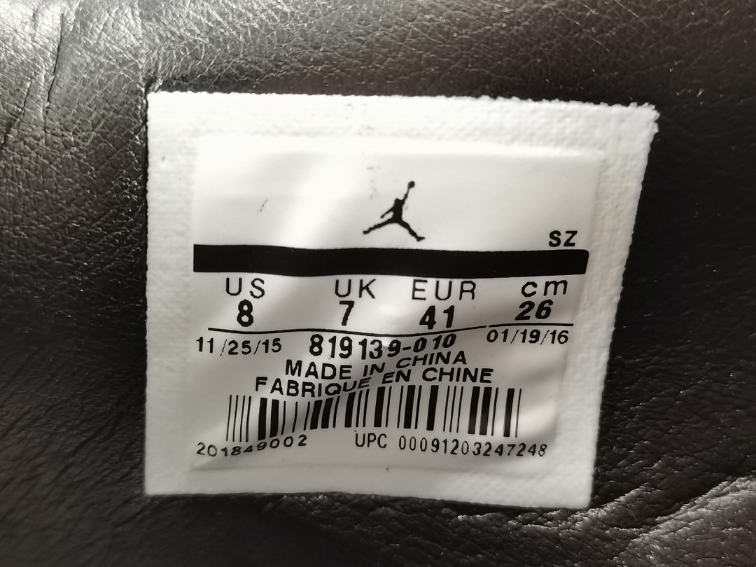 AJ4奢华黑尺码40-47.5总裁纯