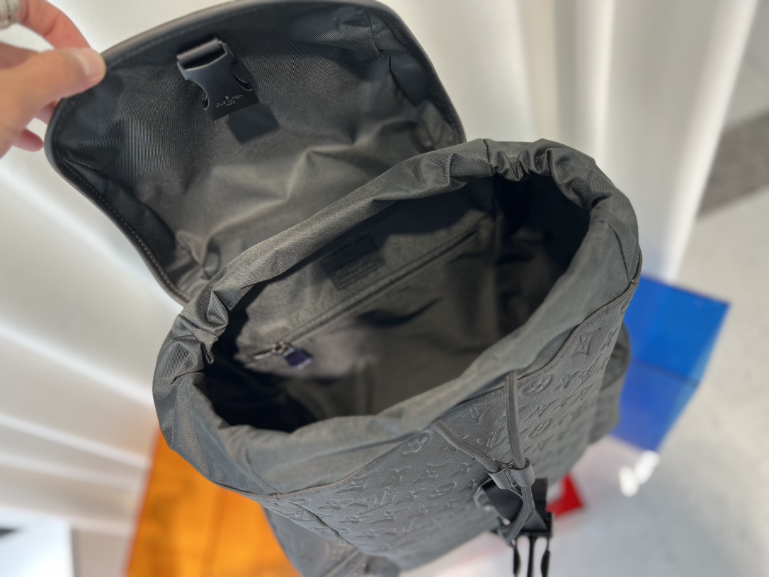 The M43680 Trekking Backpack from the Men's Pre-Fall 2018 collection is - Bag 8