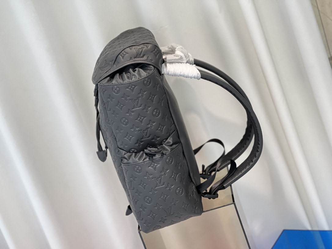 The M43680 Trekking Backpack from the Men's Pre-Fall 2018 collection is - Bag 3