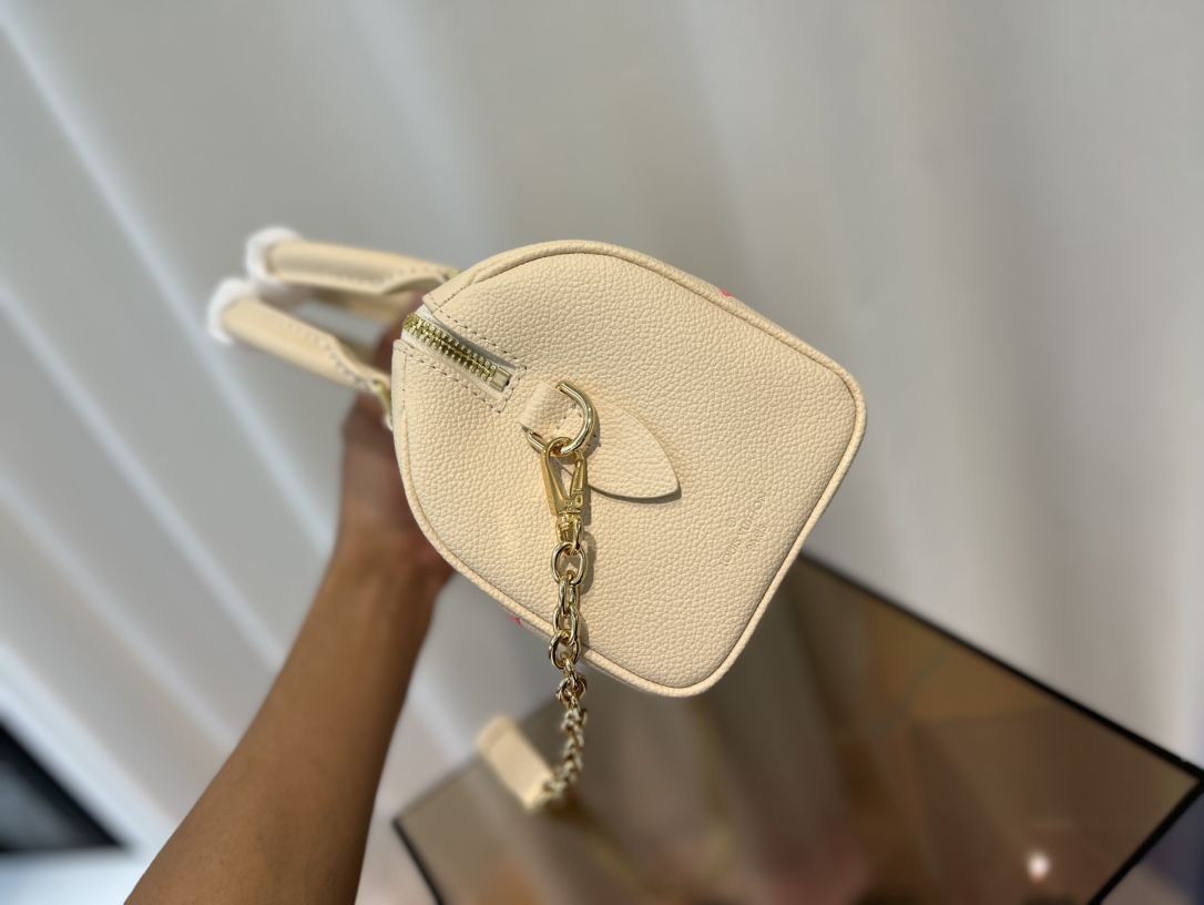 M46667 2023 秋季 Speedy Bandoulière 20 手袋焕新加入 LV Academy 系列,为 Monogram 3