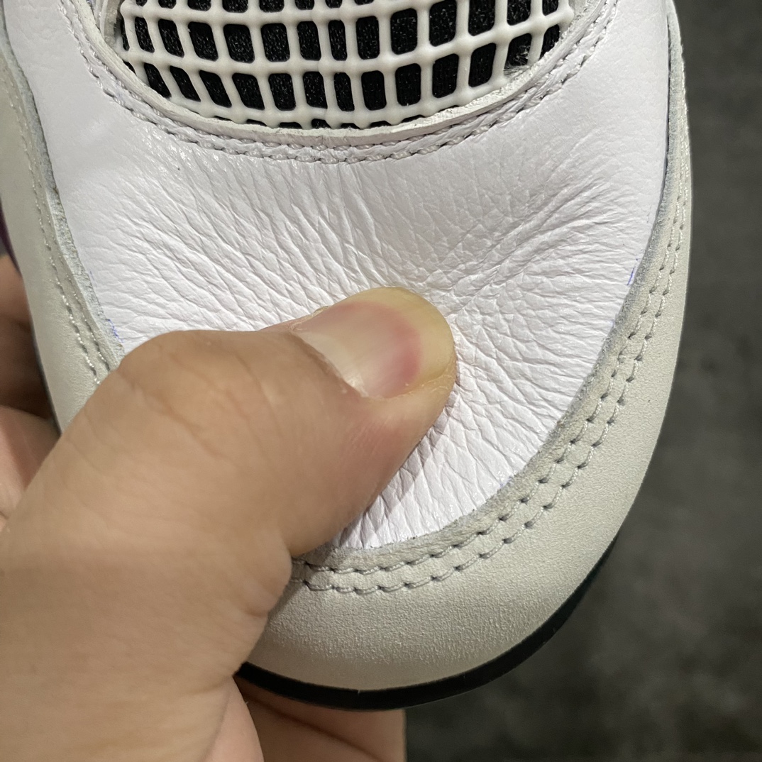 图片[3]-【老DT版】Air Jordan AJ4 PSG波尔多 大巴黎白紫 CZ5624-100nn全新升级出货n细节基本无可挑剔这个批次用的是原厂皮料一切能用原厂的东西基本都是用的原厂n正确老四代鞋型 长鞋舌 鞋头的麂皮皮料对比原鞋无色差n市场大多版本都败在这个地方的色差n侧面黑色小标字体大小 后跟铁牌图案字体 对比原鞋完全一致n正确电脑针车 裁片超高清洁度 定制原版鞋盒及联名衬纸n高端零售必推版本 尺码：40-47.5-莆田鞋批发中心