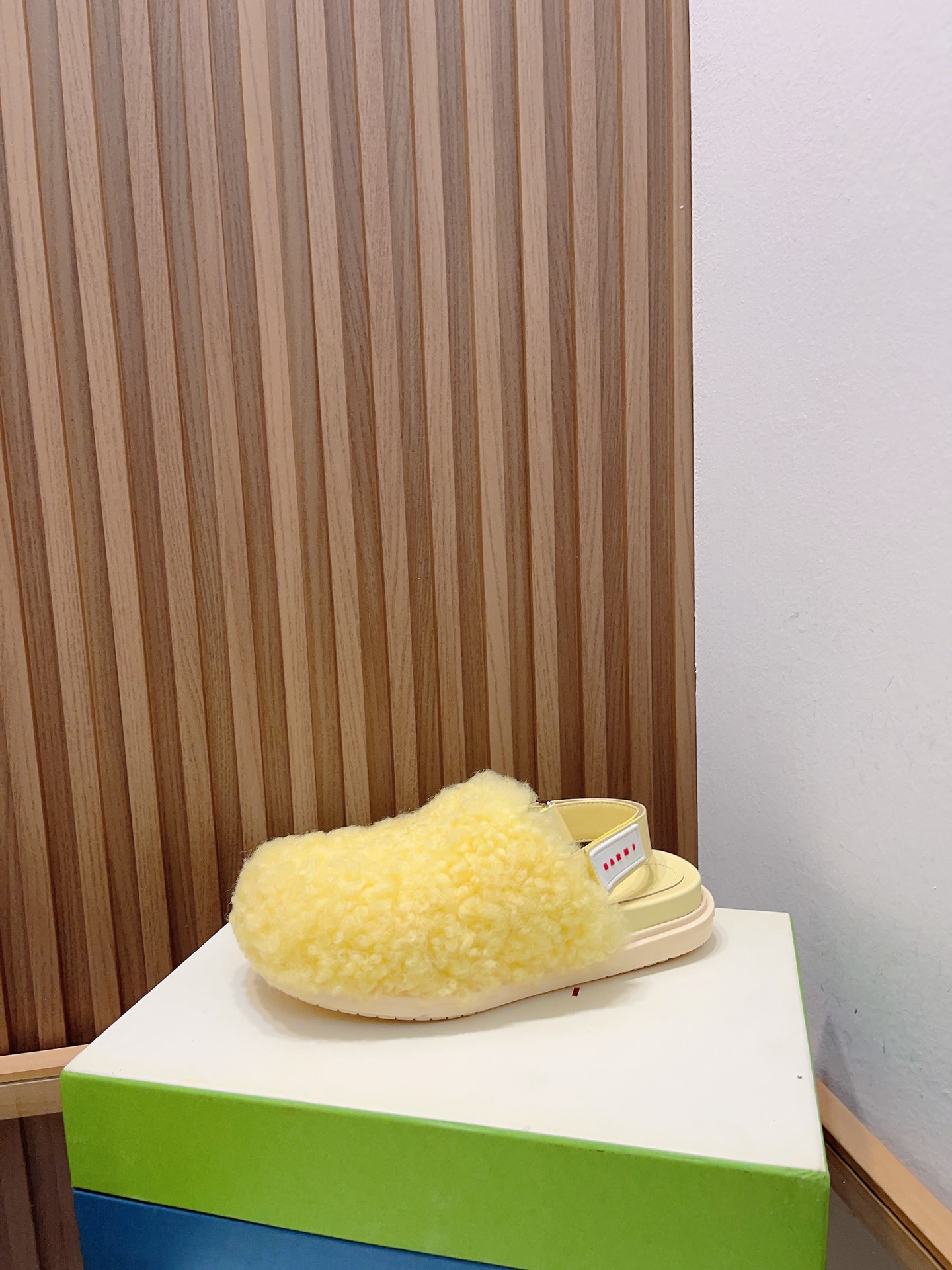 Manrimani’s 2023 Lamb-Covered Sandals: Stylish, Simple, and Comfortable - 图片 8