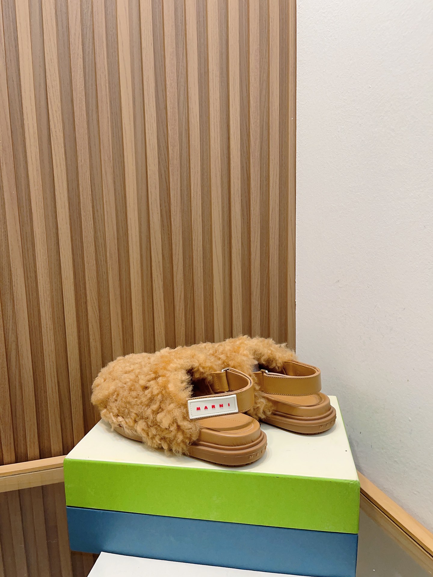 2023 Manrimani Lamb-Covered Sandals: Stylish, Simple, and High-Quality - 图片 5