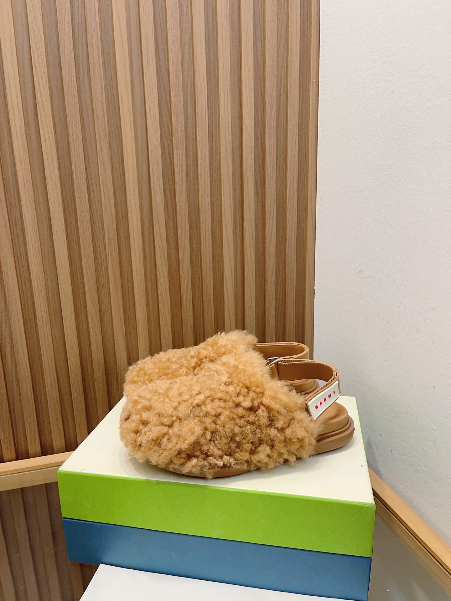 2023 Manrimani Lamb-Covered Sandals: Stylish, Simple, and High-Quality - 图片 1