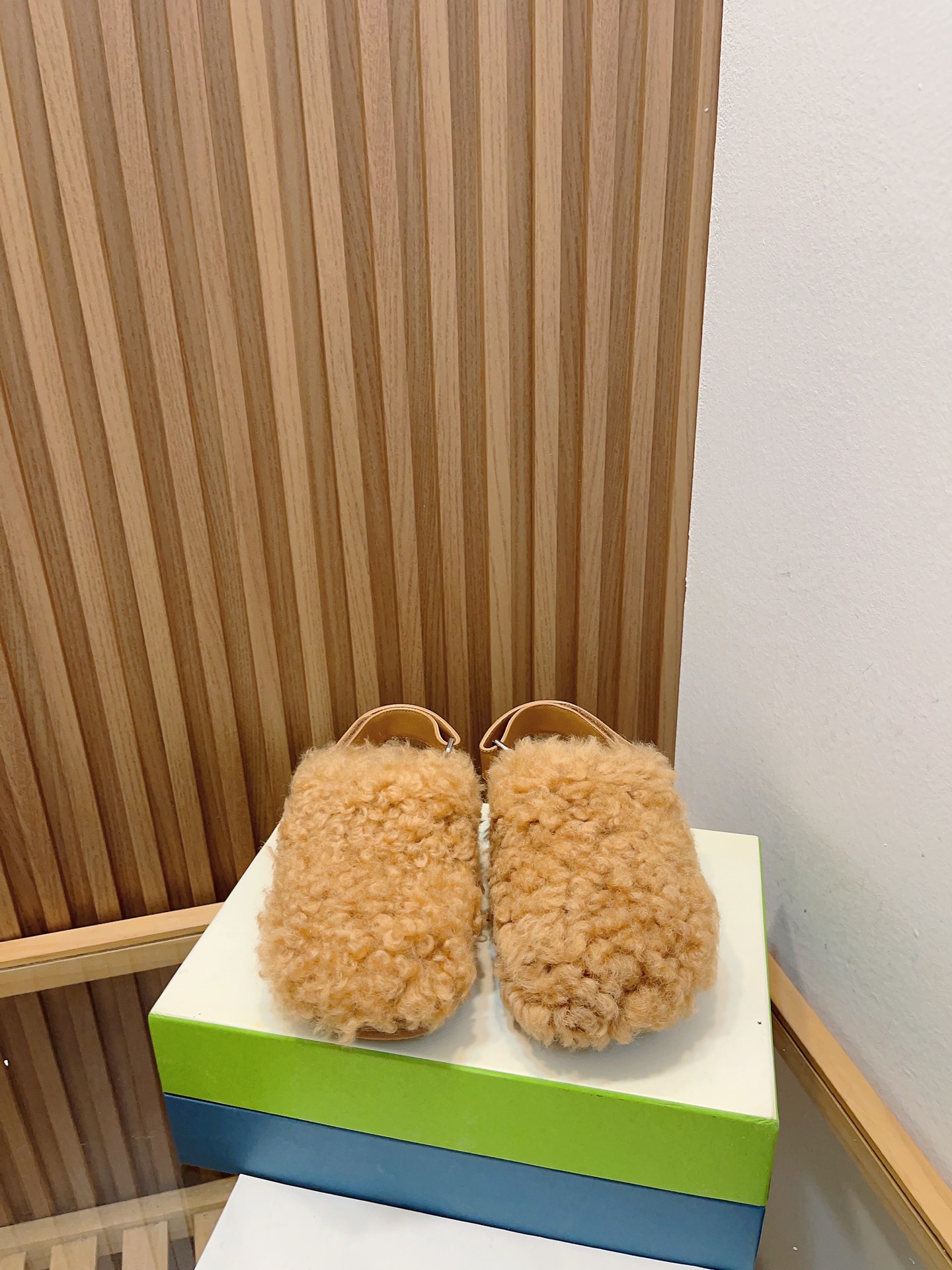 2023 Manrimani Lamb-Covered Sandals: Stylish, Simple, and High-Quality - 图片 2