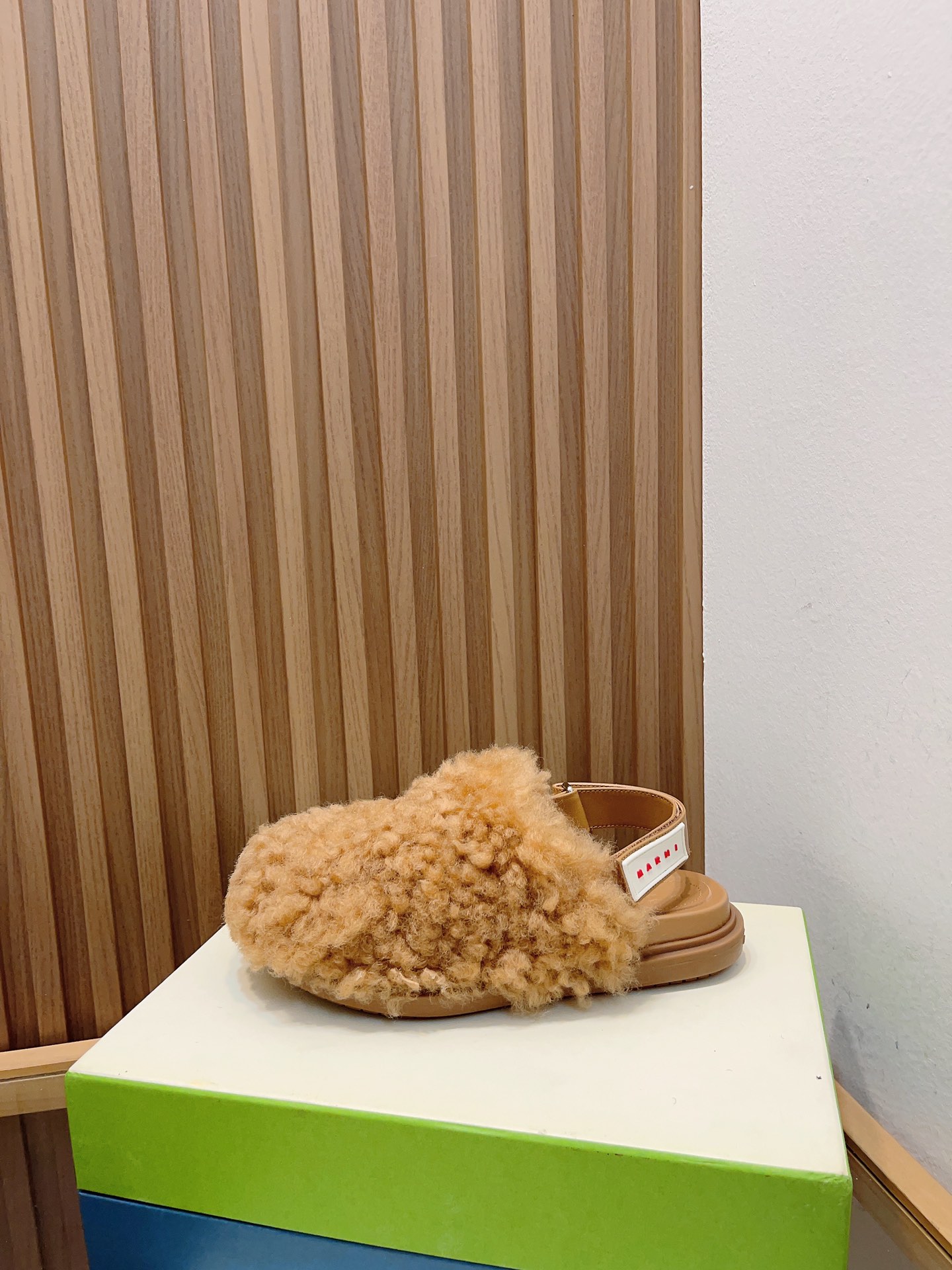 2023 Manrimani Lamb-Covered Sandals: Stylish, Simple, and High-Quality - 图片 8