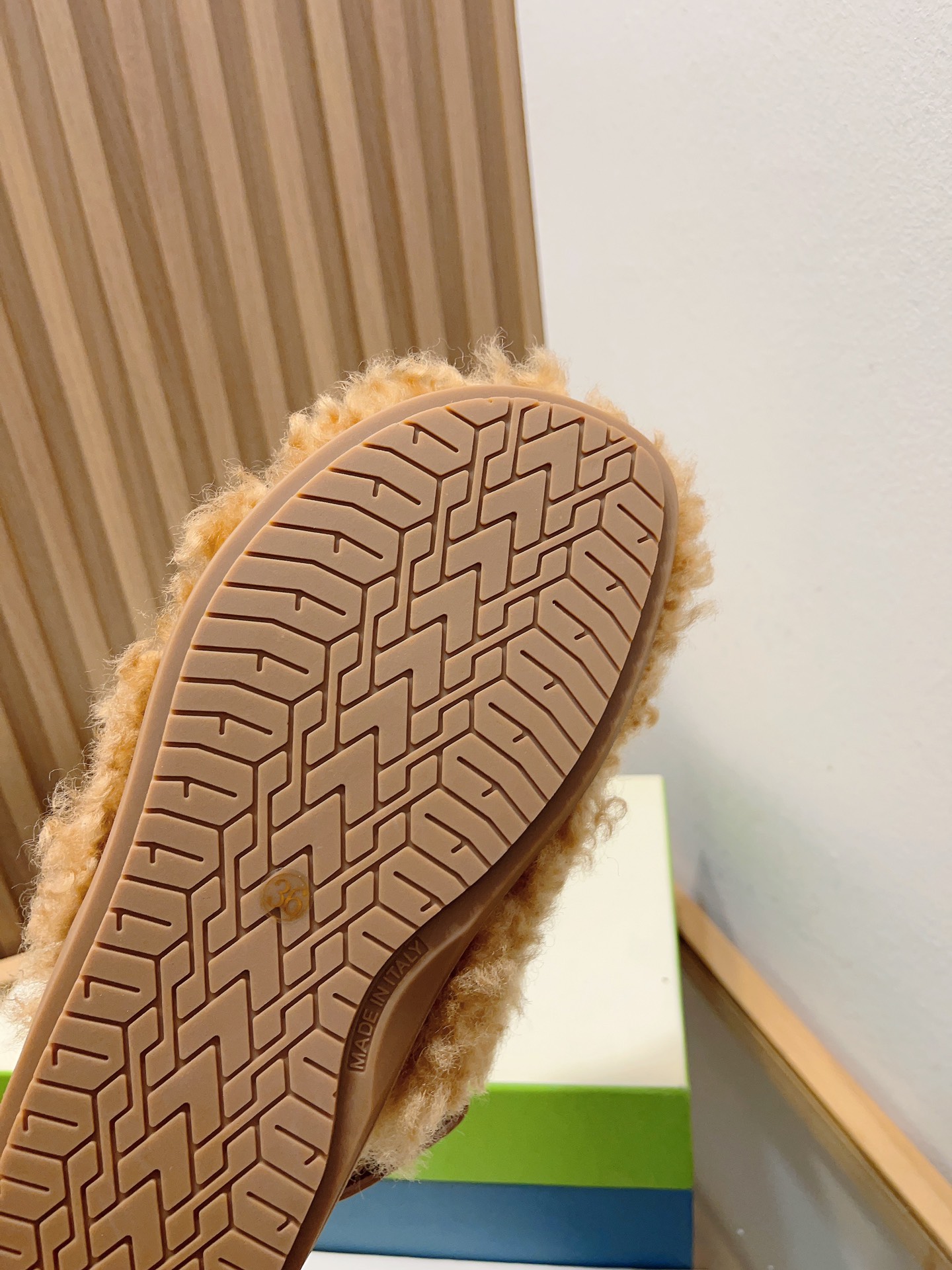 2023 Manrimani Lamb-Covered Sandals: Stylish, Simple, and High-Quality - 图片 9