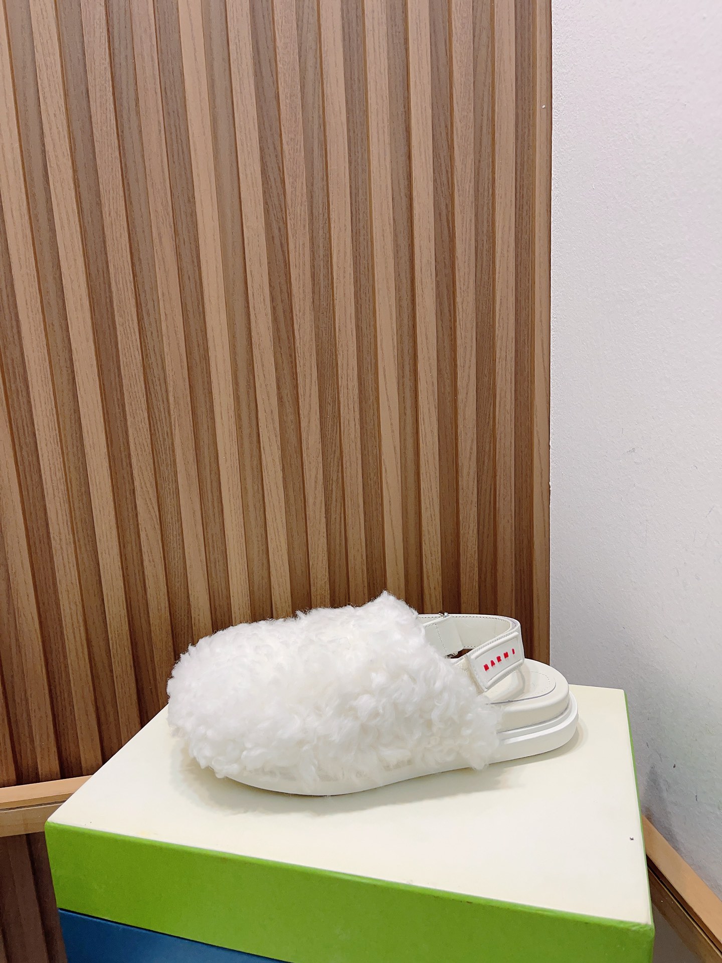Manrimani’s 2023 Lamb-Covered Sandals: Stylish, Simple, and Comfortable - 图片 8