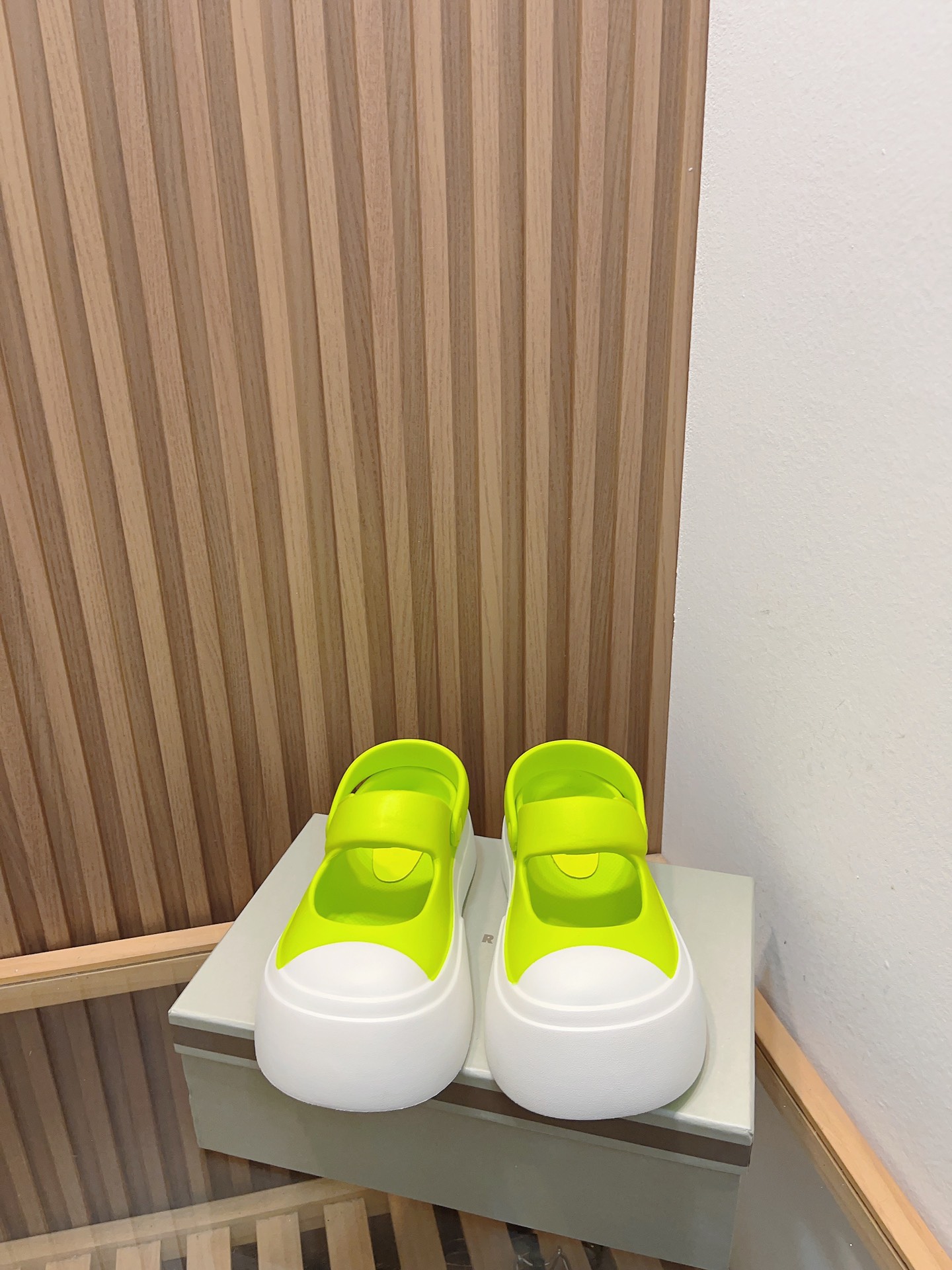 Manrimani’s Big Head Rubber Sandals: Cute, Lightweight, Long Legs, Integrated Design - 图片 2