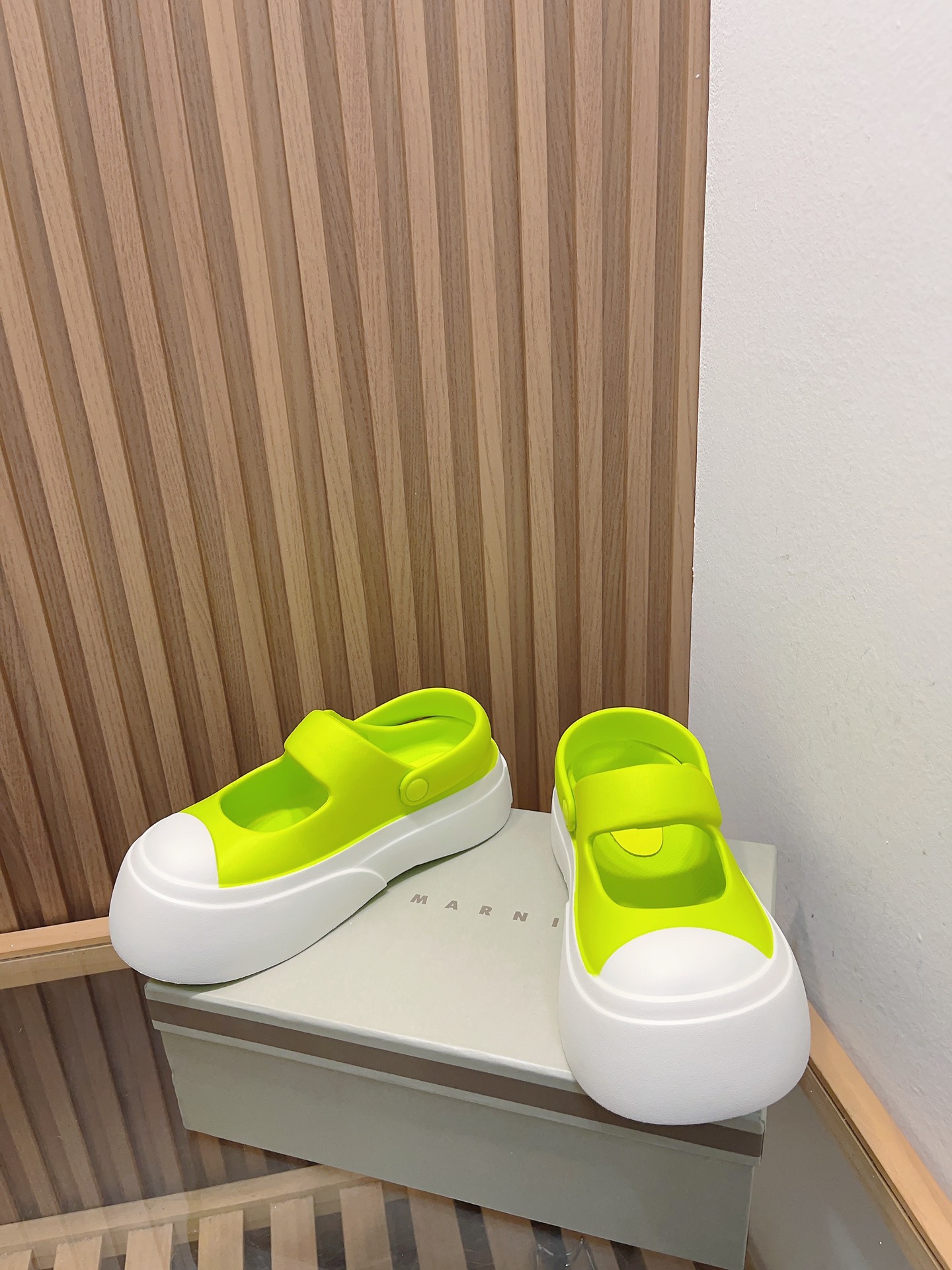 Manrimani’s Big Head Rubber Sandals: Cute, Lightweight, Long Legs, Integrated Design - 图片 3