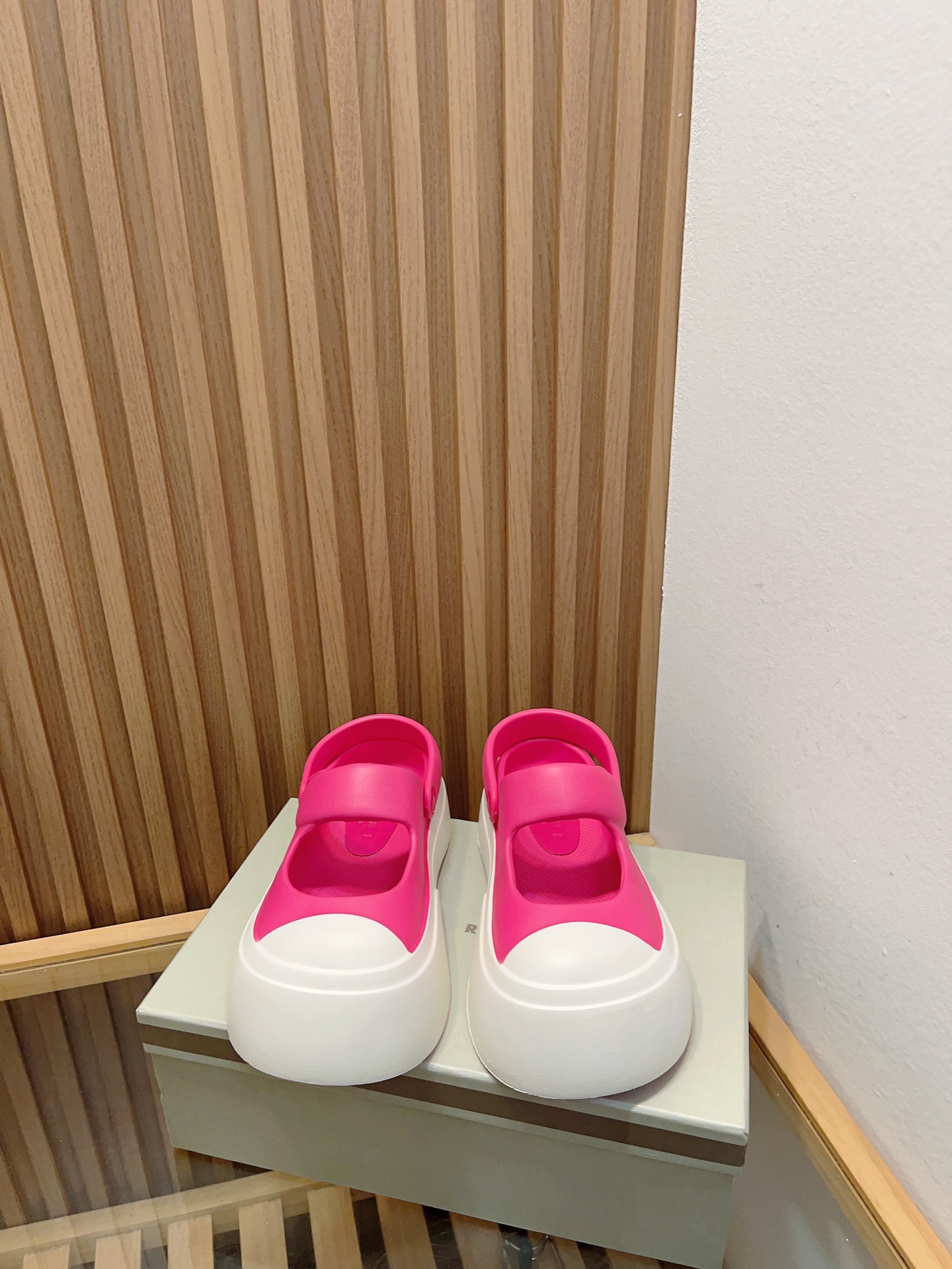 Manrimani Big Head Rubber Sandals: Cute Design, Lightweight, Comfortable, and Stylish. - 图片 2