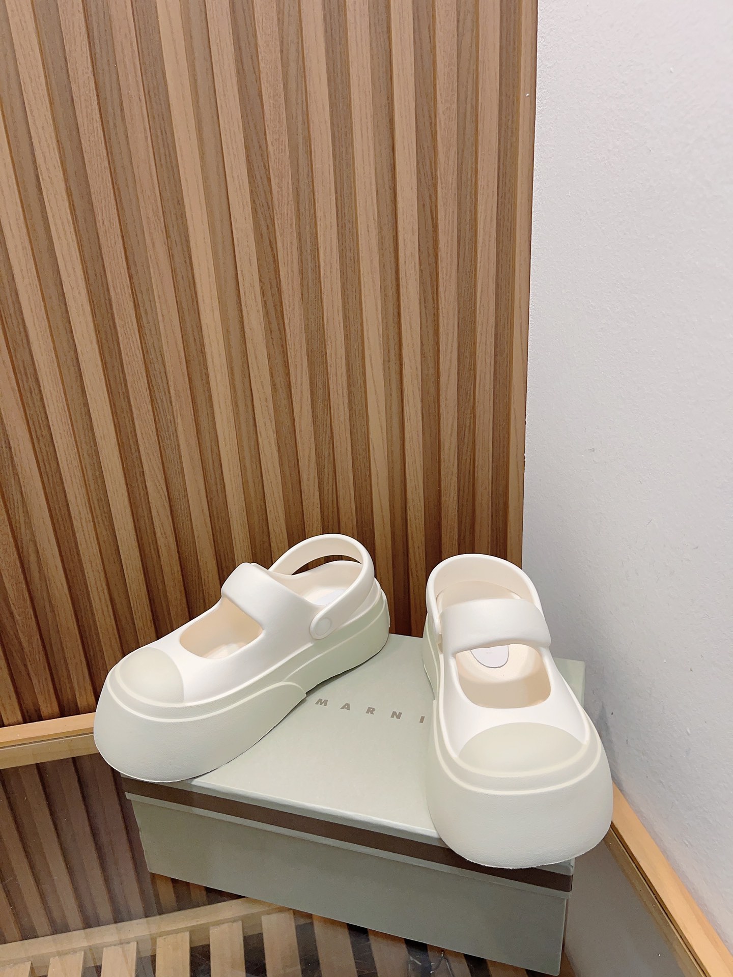 Manrimani’s Cute Big Head Rubber Sandals: Lightweight, Comfortable, and Stylish. - 图片 3