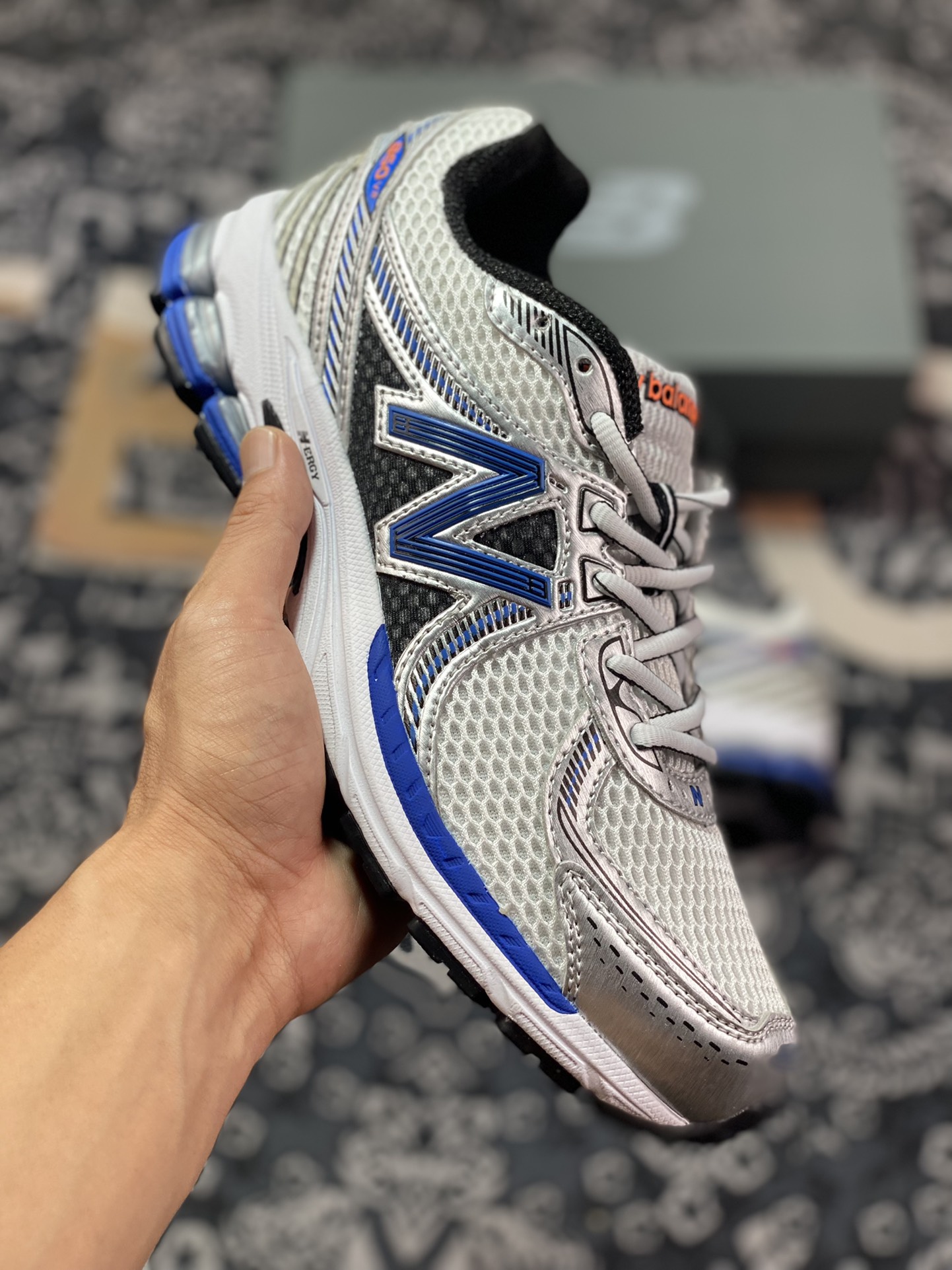 220 New Balance ML860V2系列低帮经典复古老爹风休闲运动慢跑鞋“银白黑皇家宝蓝”ML860XB