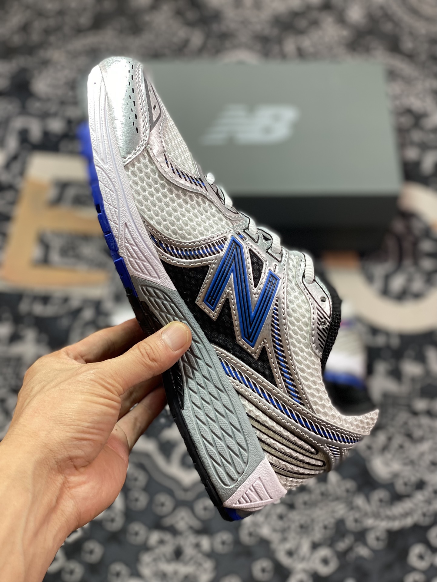 220 New Balance ML860V2系列低帮经典复古老爹风休闲运动慢跑鞋“银白黑皇家宝蓝”ML860XB