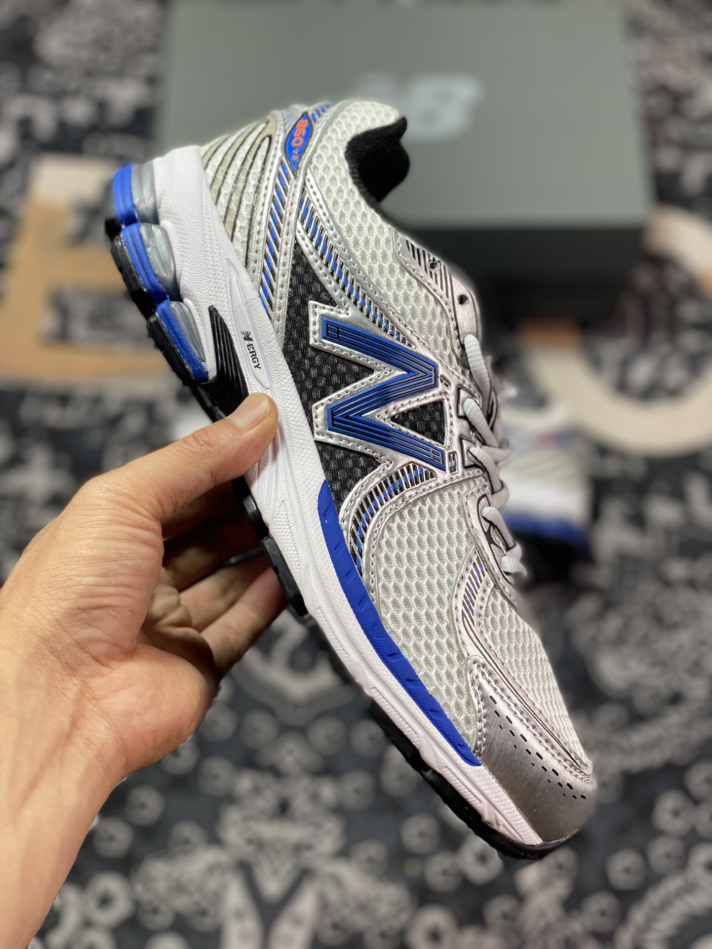 220 New Balance ML860V2系列低帮经典复古老爹风休闲运动慢跑鞋“银白黑皇家宝蓝”ML860XB